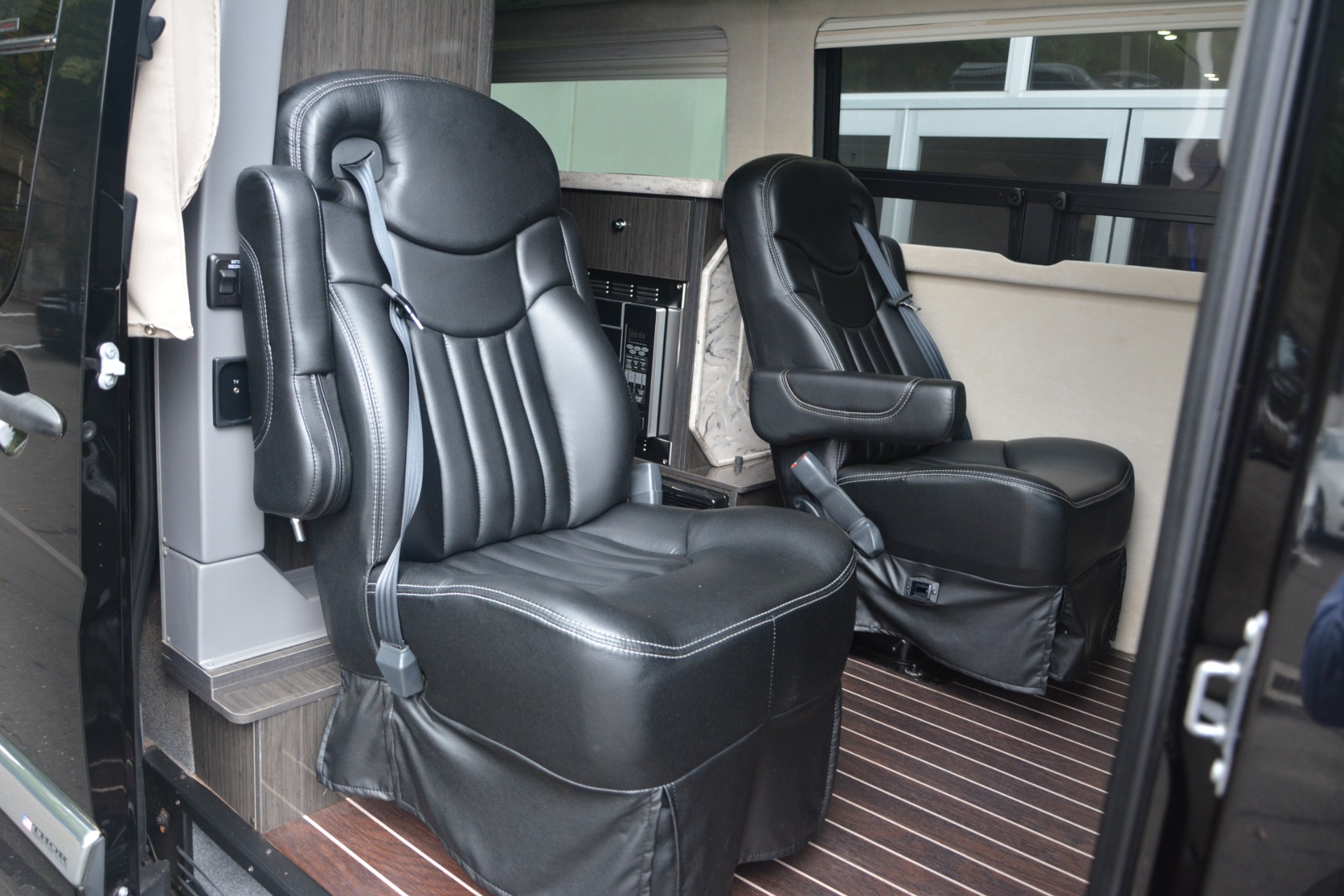 Used-2014-Mercedes-Benz-Sprinter-3500-Airstream-Lounge-Extended