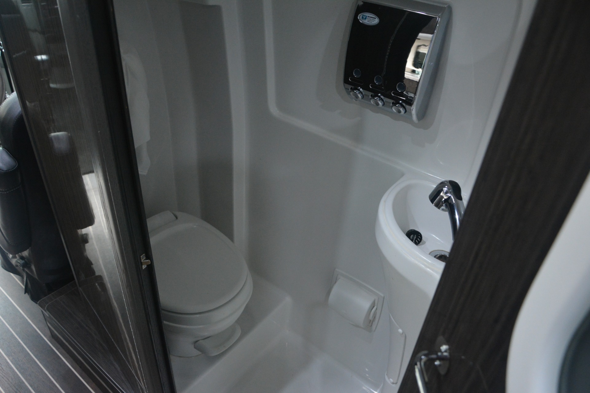 Used-2014-Mercedes-Benz-Sprinter-3500-Airstream-Lounge-Extended