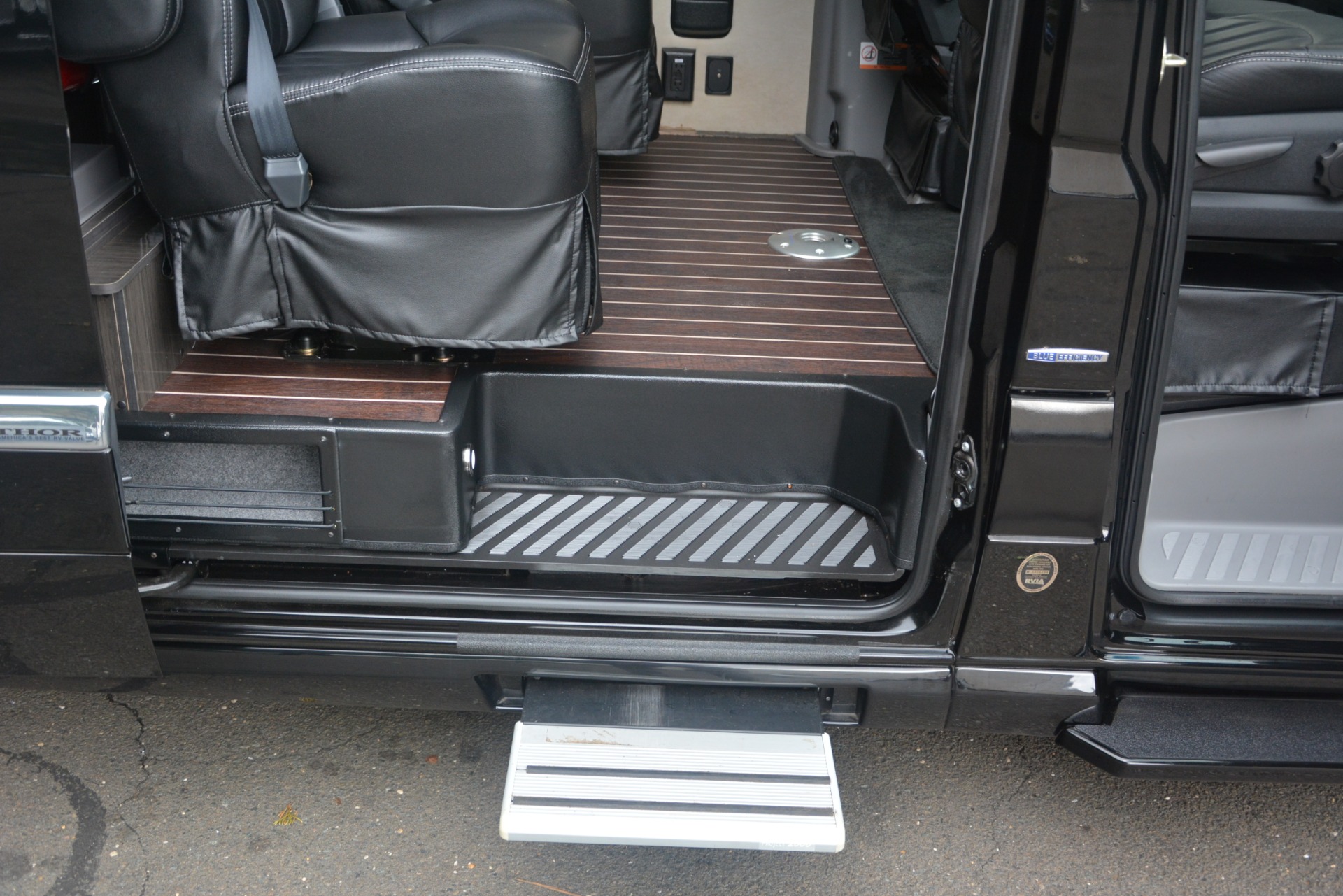 Used-2014-Mercedes-Benz-Sprinter-3500-Airstream-Lounge-Extended