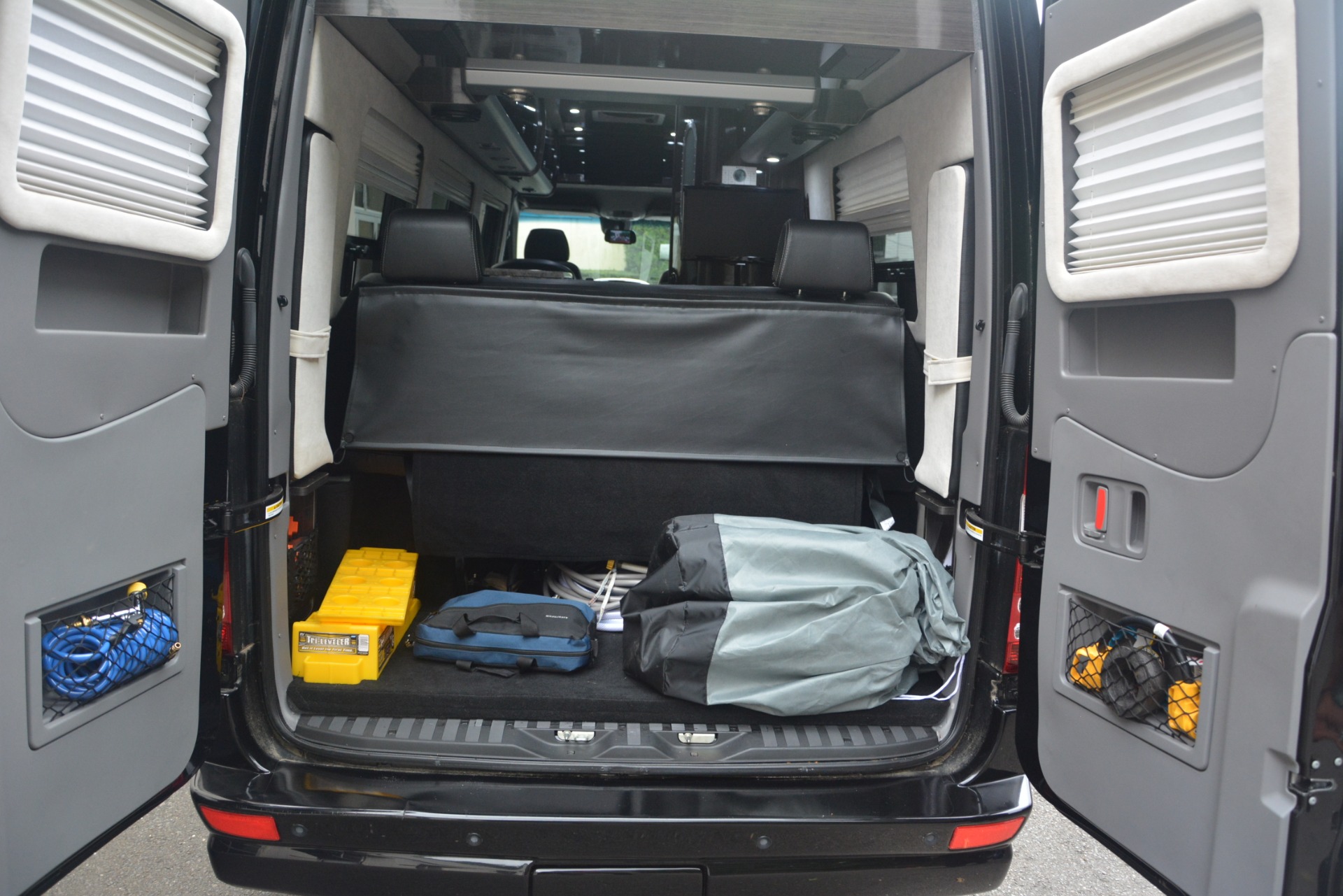 Used-2014-Mercedes-Benz-Sprinter-3500-Airstream-Lounge-Extended