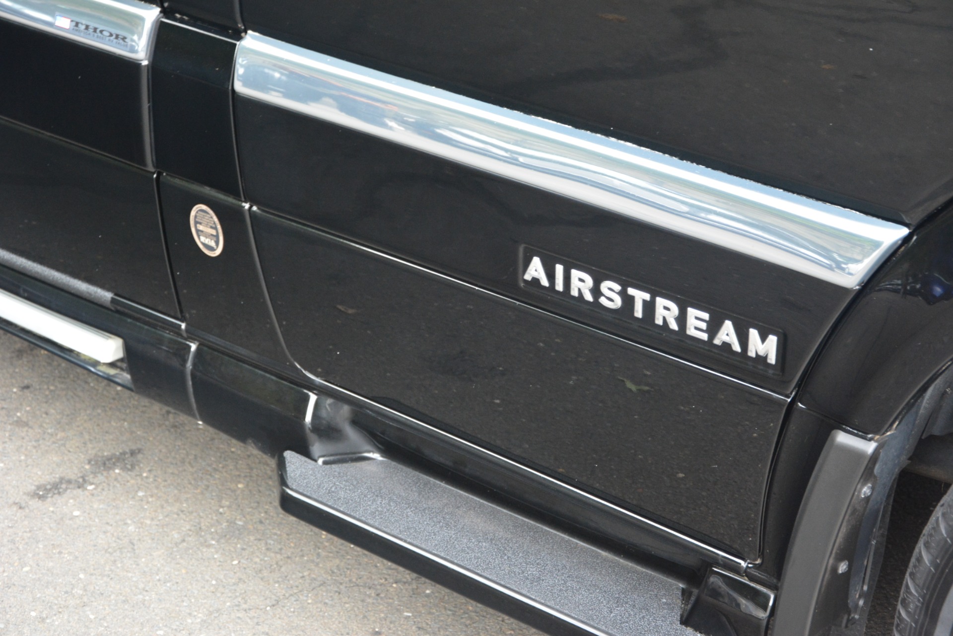 Used-2014-Mercedes-Benz-Sprinter-3500-Airstream-Lounge-Extended