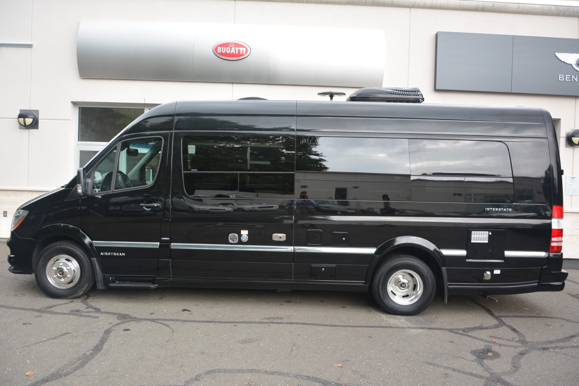 Used-2014-Mercedes-Benz-Sprinter-3500-Airstream-Lounge-Extended