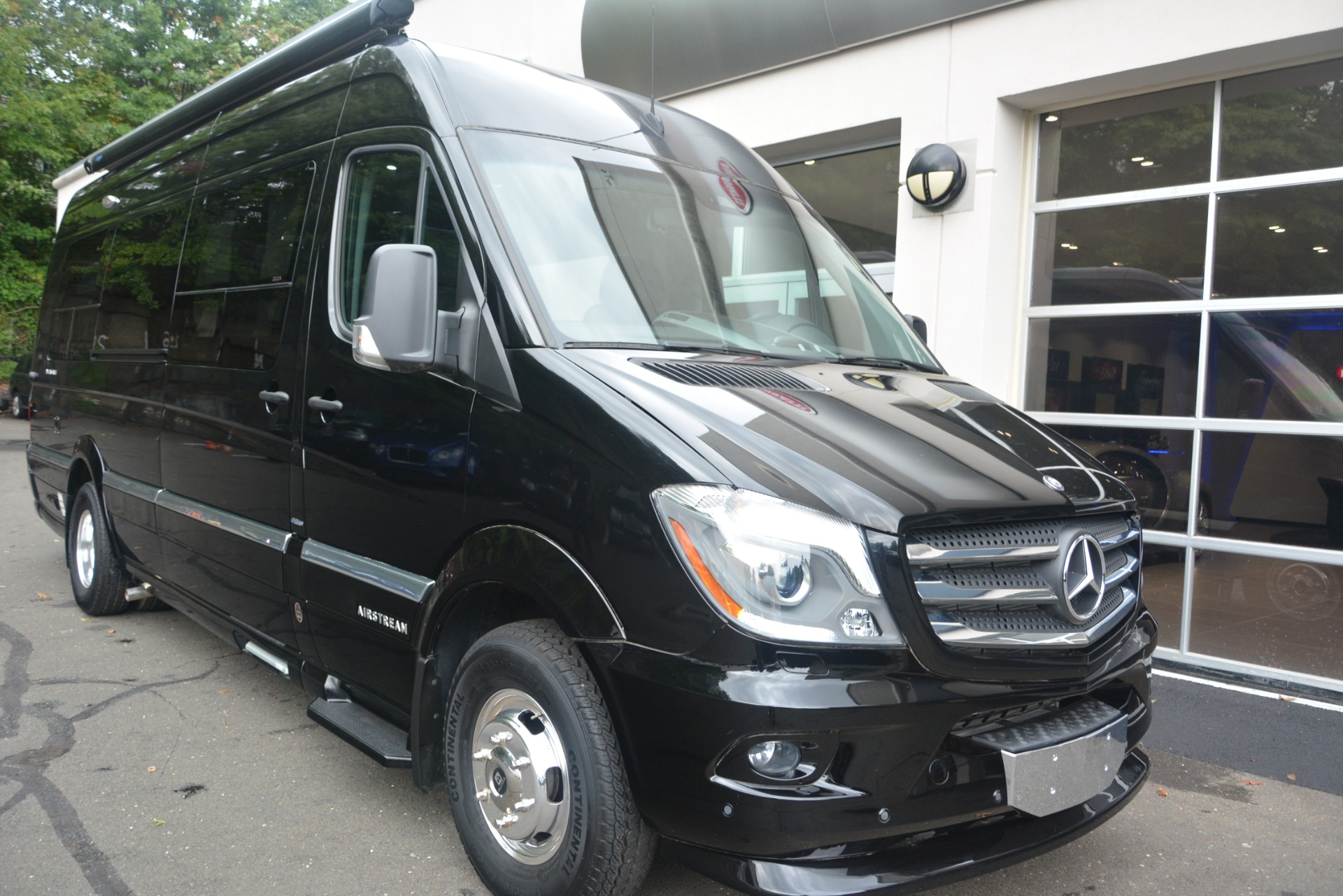 Used-2014-Mercedes-Benz-Sprinter-3500-Airstream-Lounge-Extended