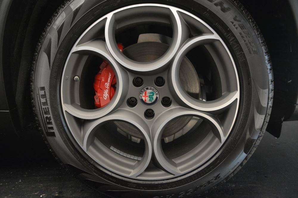 New-2019-Alfa-Romeo-Stelvio-Q4