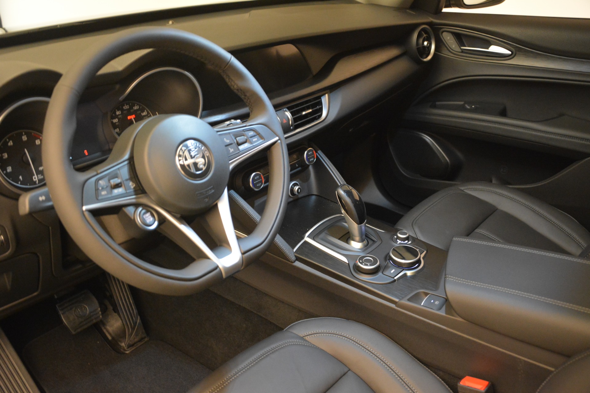 New-2019-Alfa-Romeo-Stelvio-Q4