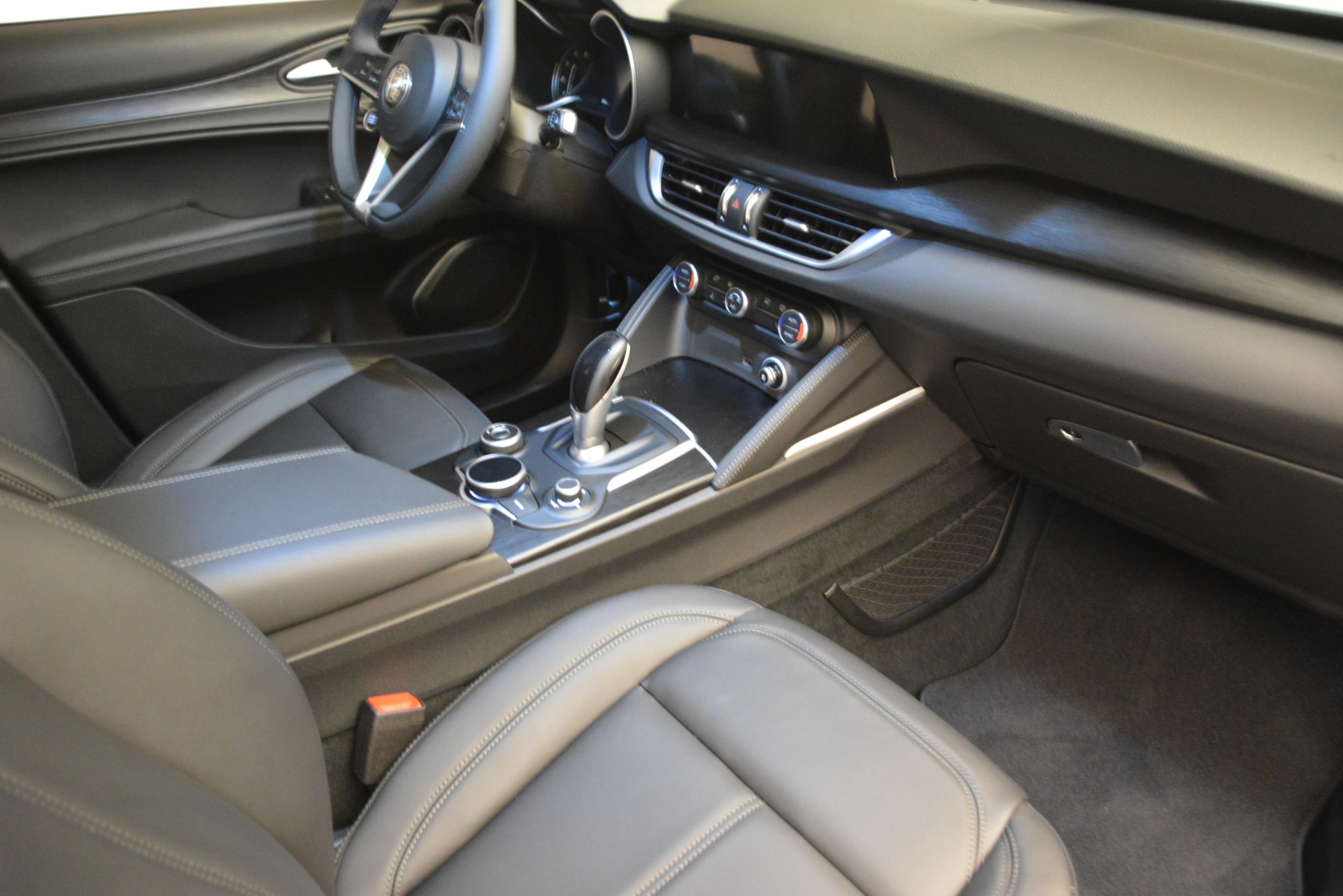 New-2019-Alfa-Romeo-Stelvio-Q4