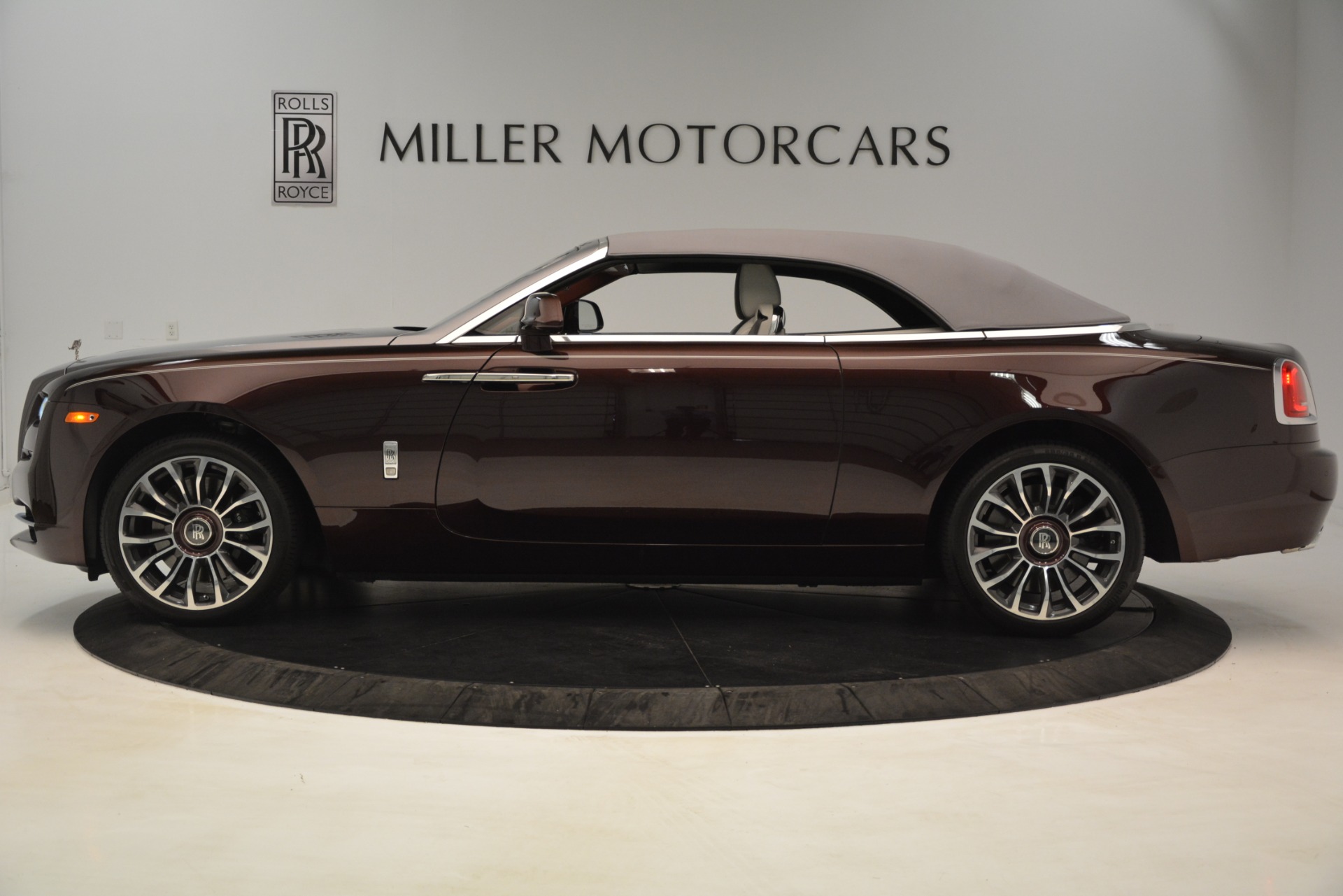 New-2019-Rolls-Royce-Dawn
