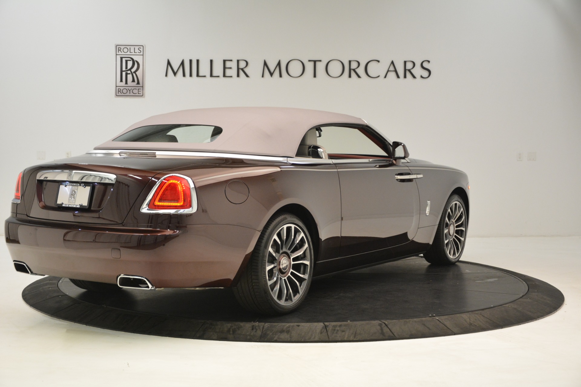 New-2019-Rolls-Royce-Dawn