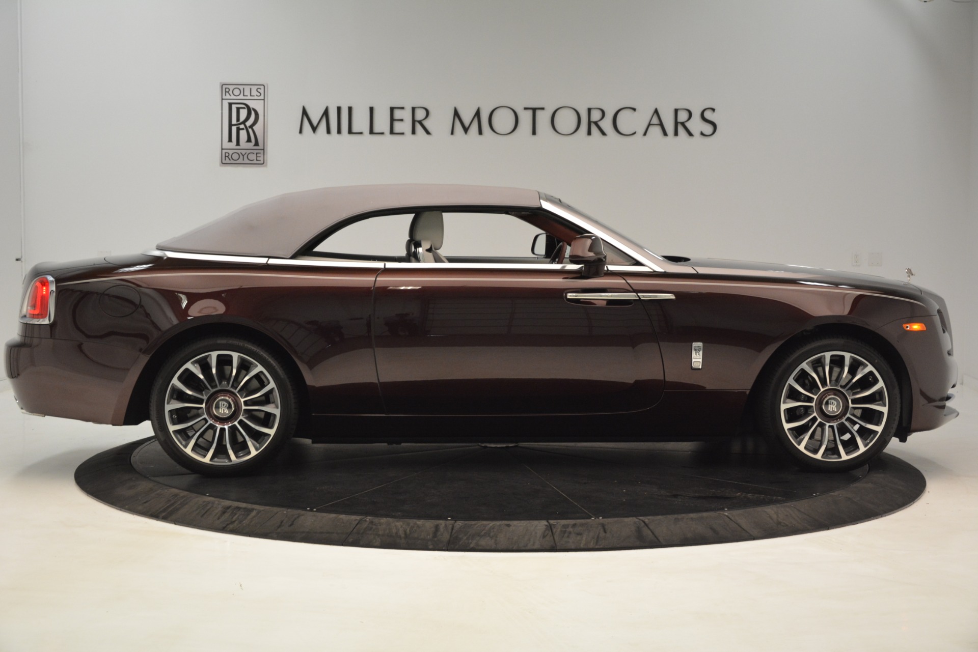 New-2019-Rolls-Royce-Dawn
