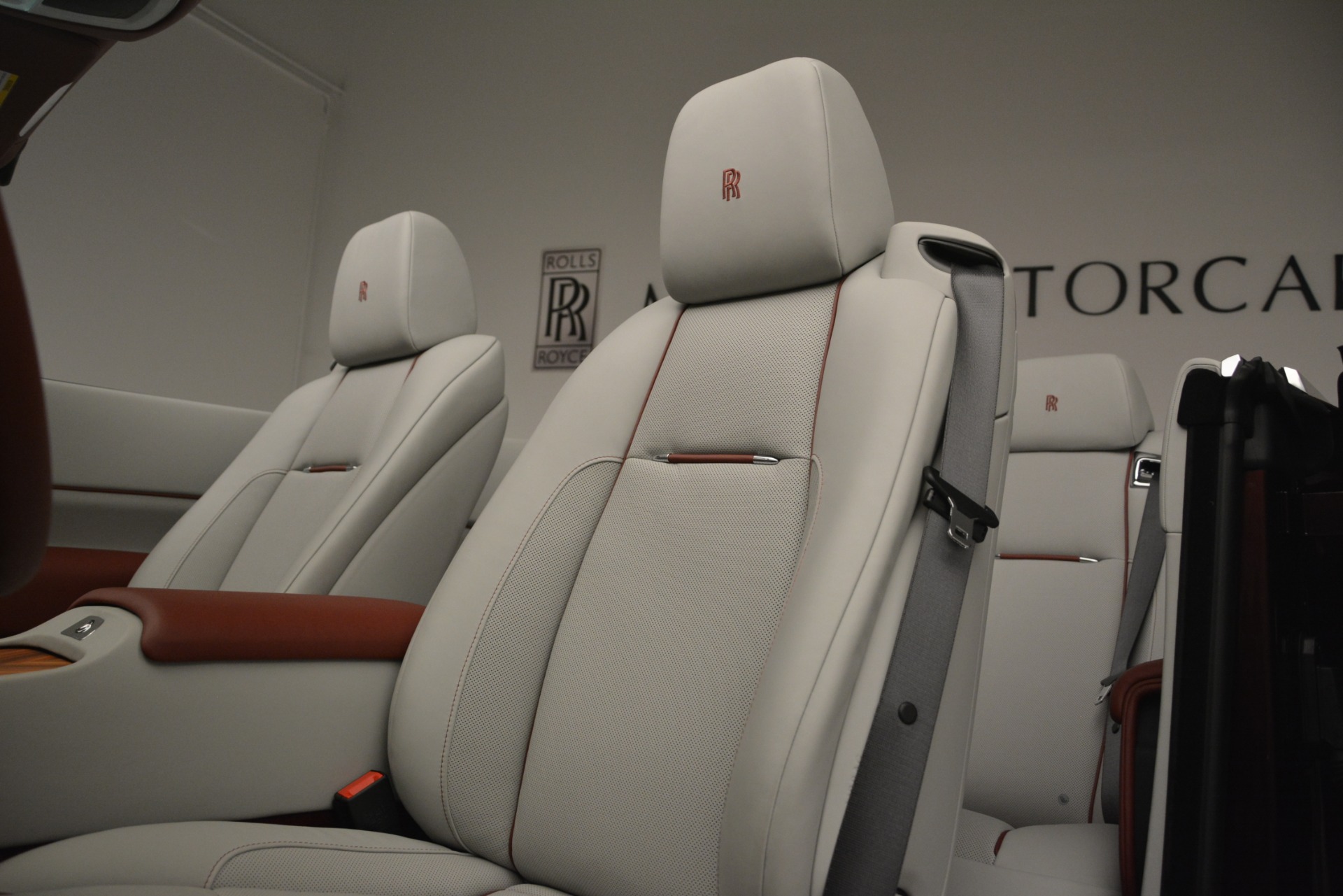 New-2019-Rolls-Royce-Dawn