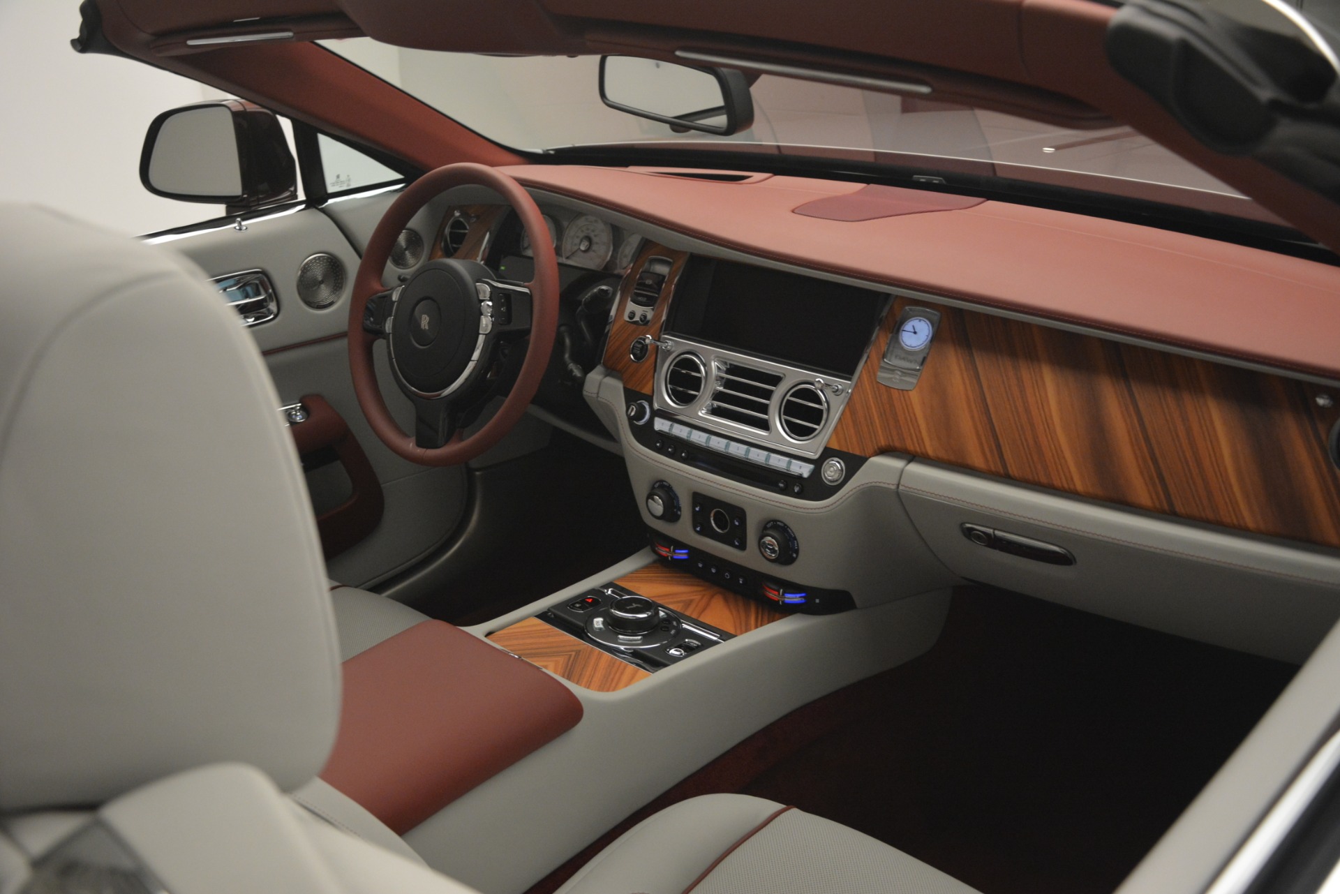 New-2019-Rolls-Royce-Dawn