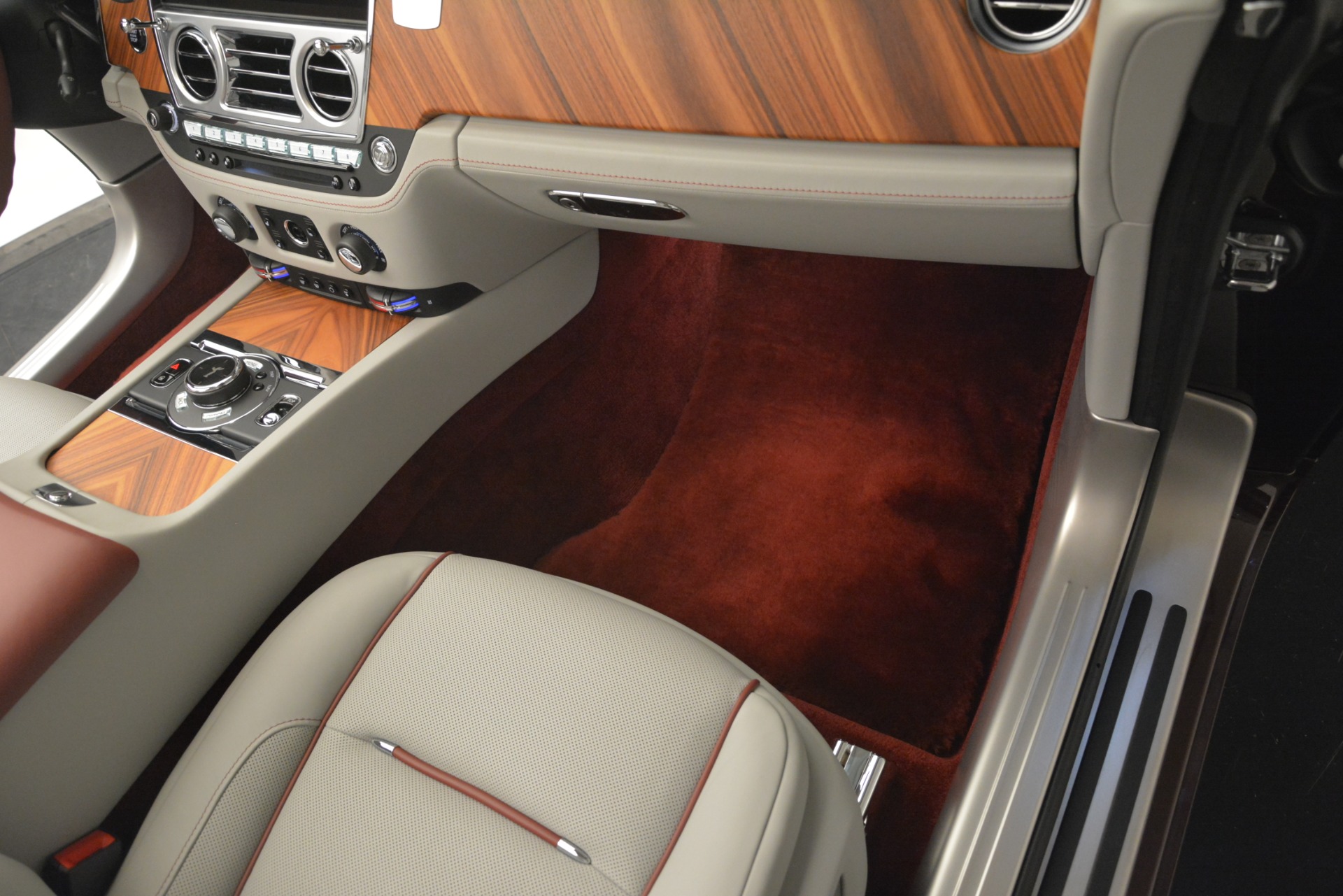 New-2019-Rolls-Royce-Dawn