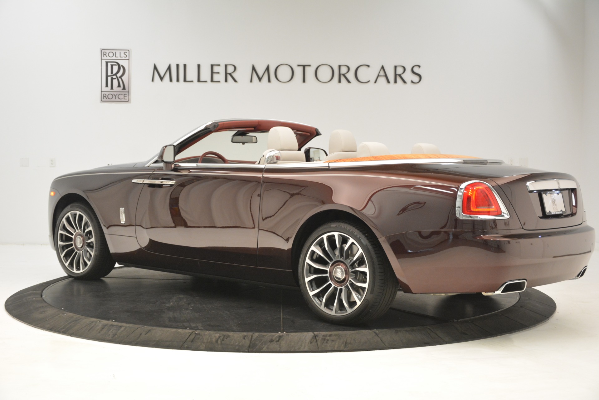 New-2019-Rolls-Royce-Dawn