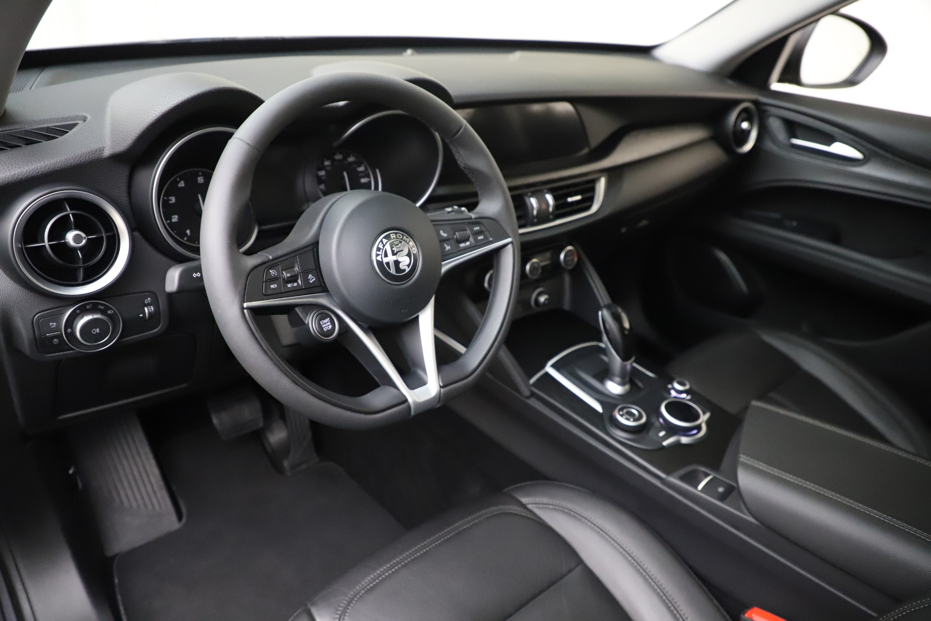 Used-2019-Alfa-Romeo-Stelvio-Q4