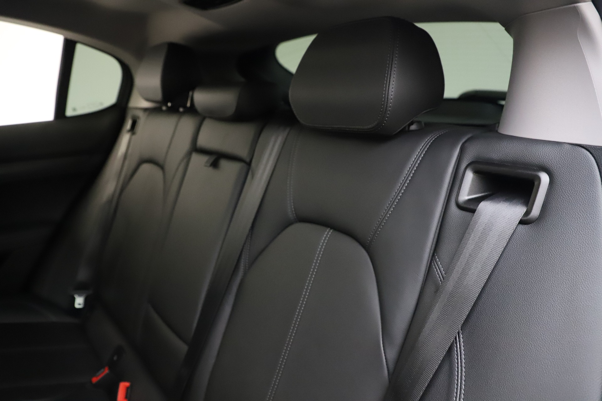 Used-2019-Alfa-Romeo-Stelvio-Q4