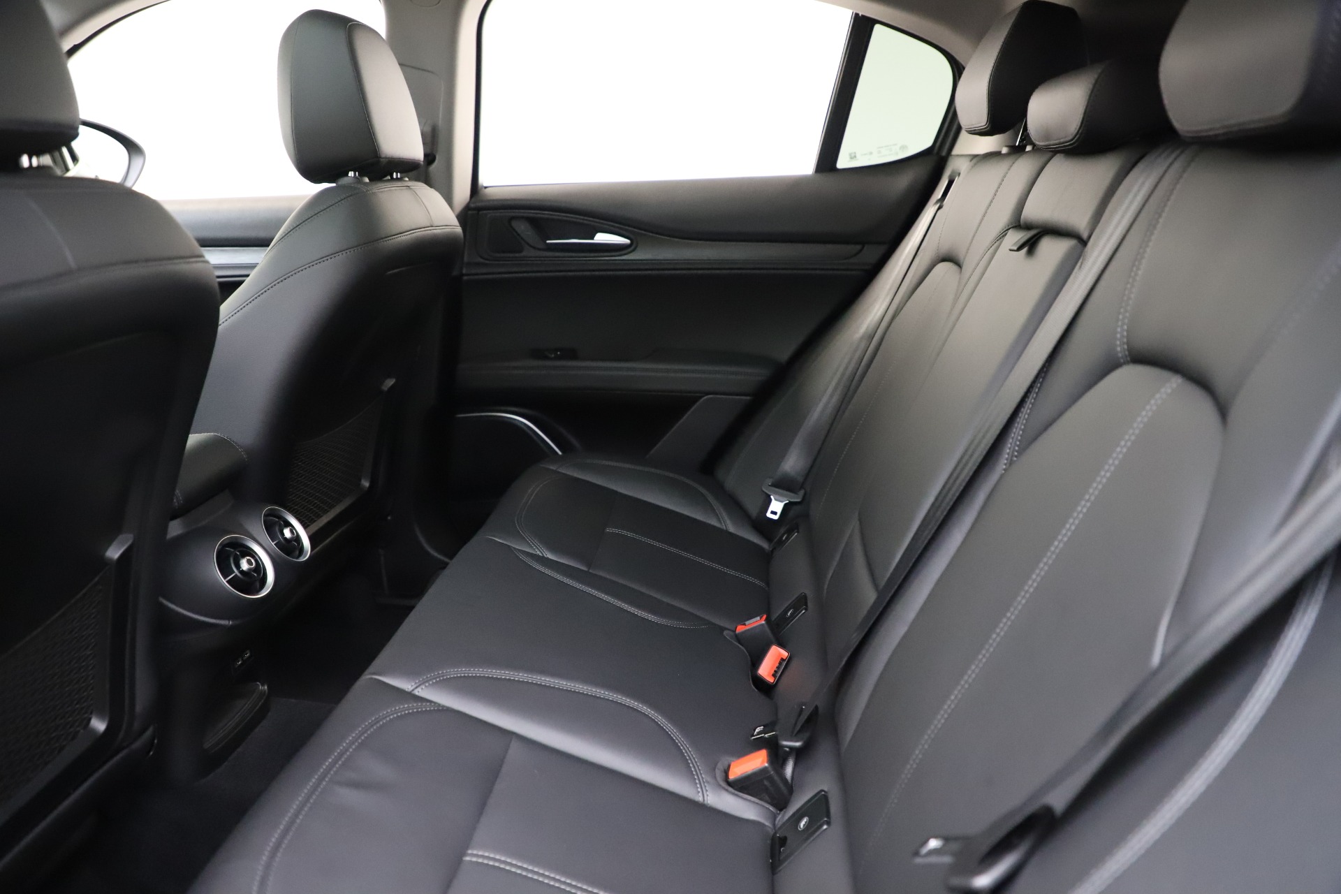 Used-2019-Alfa-Romeo-Stelvio-Q4