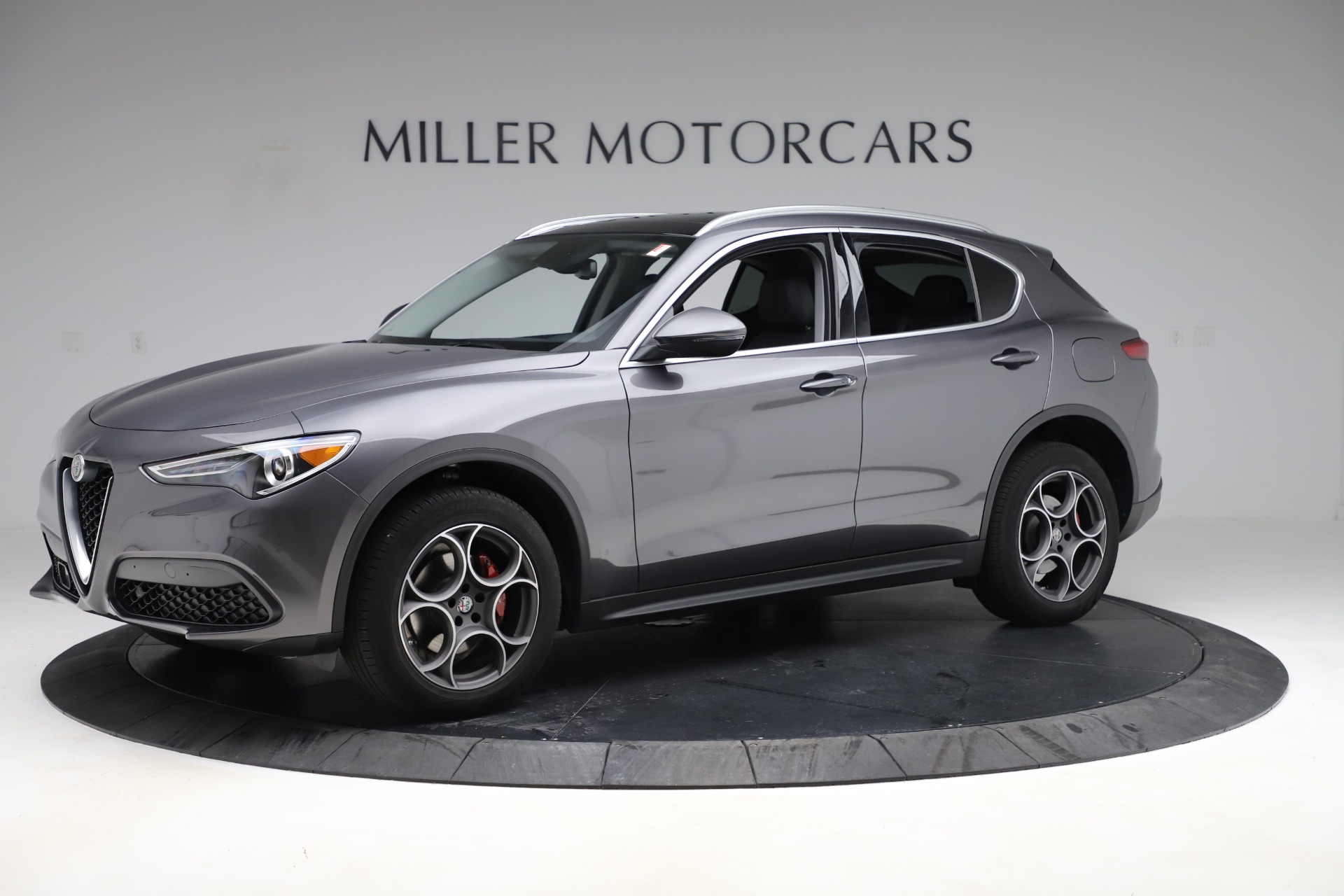 Used-2019-Alfa-Romeo-Stelvio-Q4