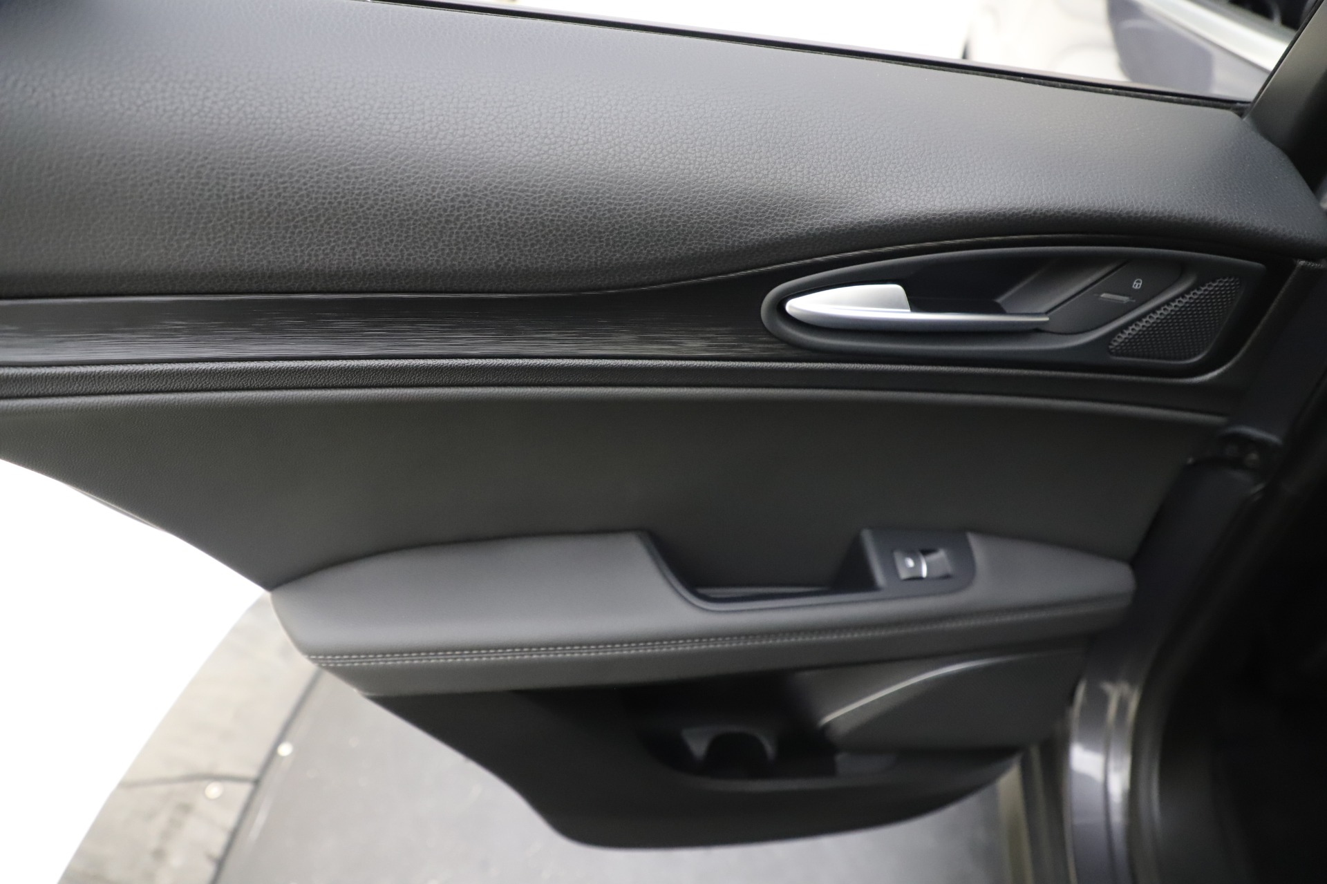 Used-2019-Alfa-Romeo-Stelvio-Q4