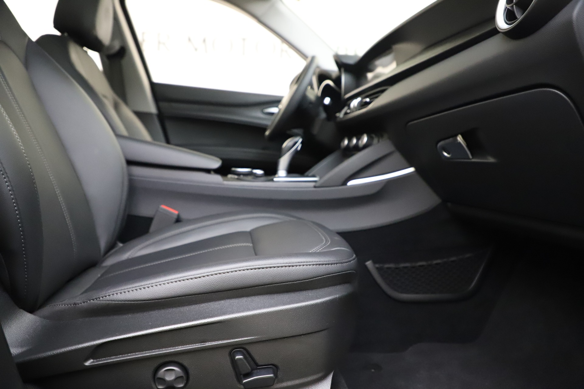 Used-2019-Alfa-Romeo-Stelvio-Q4