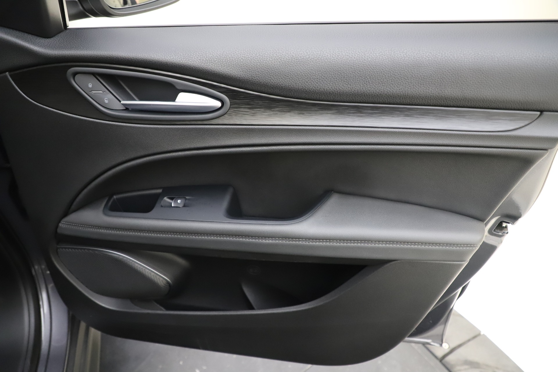 Used-2019-Alfa-Romeo-Stelvio-Q4