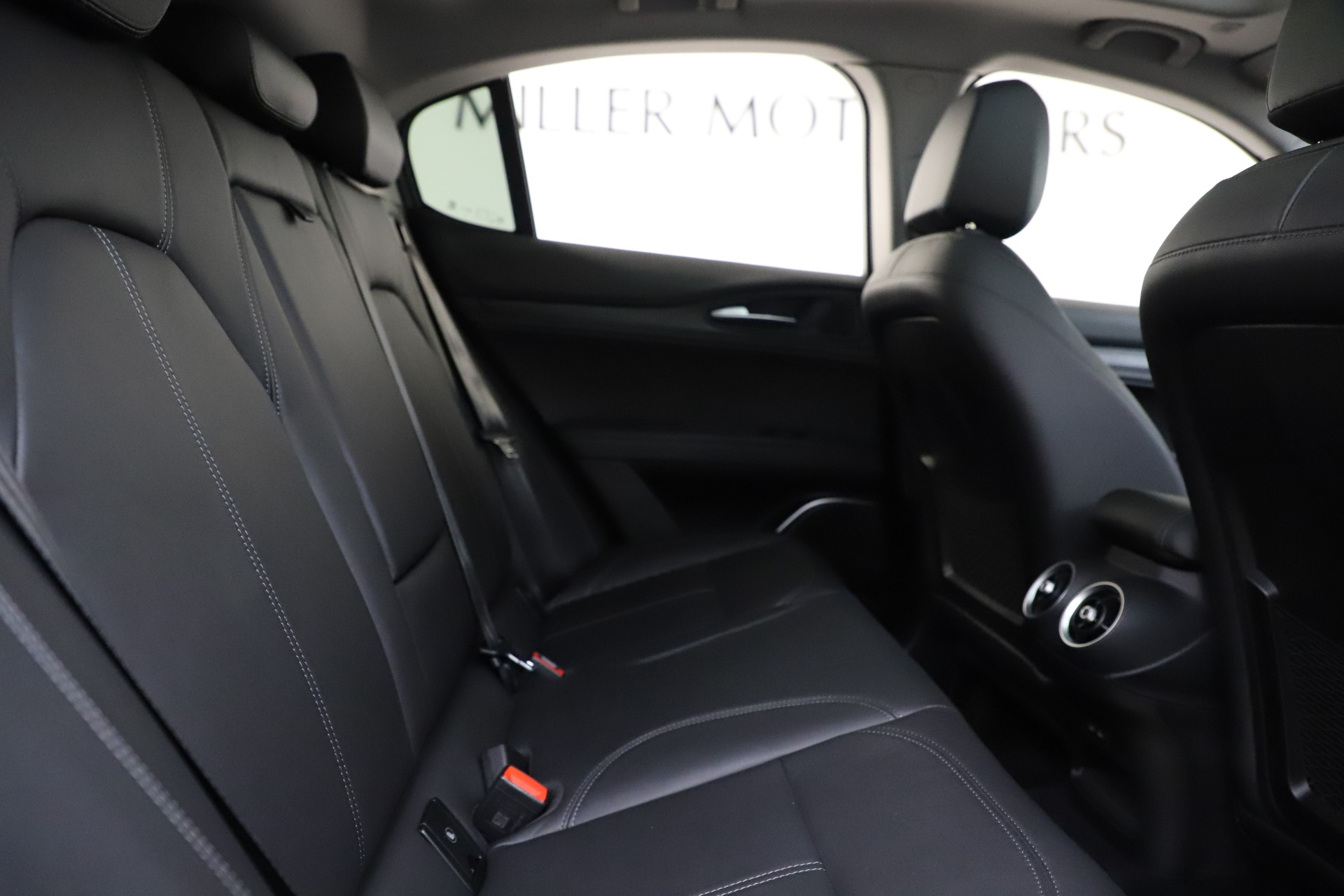 Used-2019-Alfa-Romeo-Stelvio-Q4