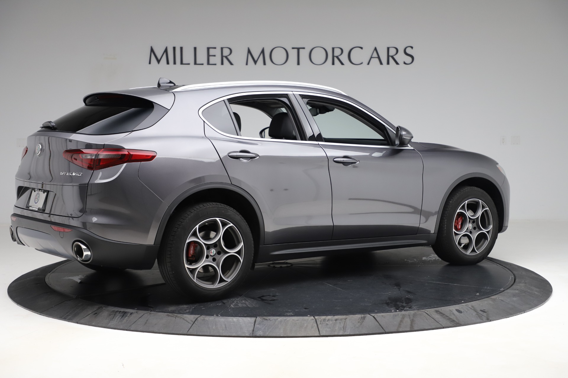 Used-2019-Alfa-Romeo-Stelvio-Q4