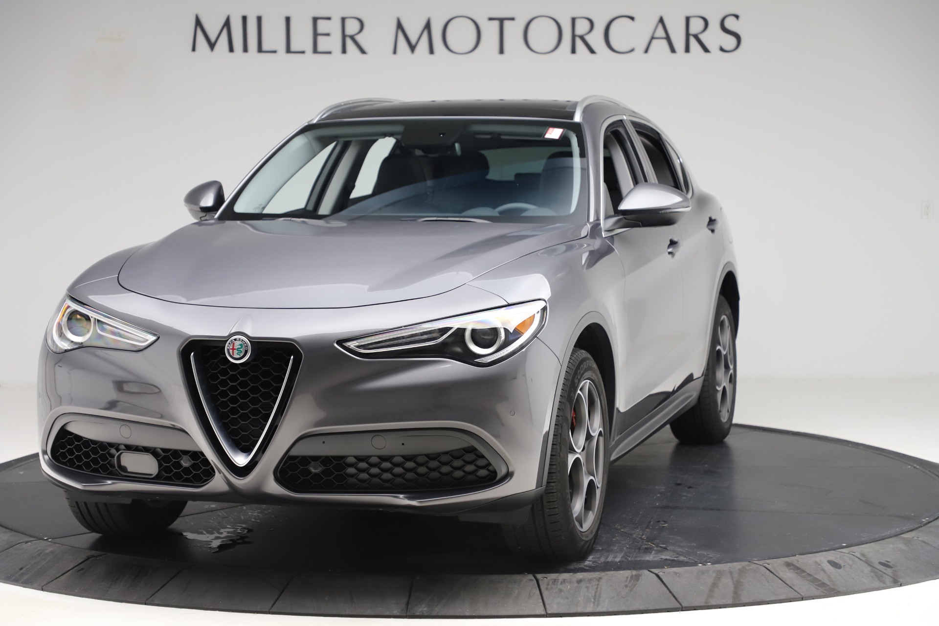 Used-2019-Alfa-Romeo-Stelvio-Q4