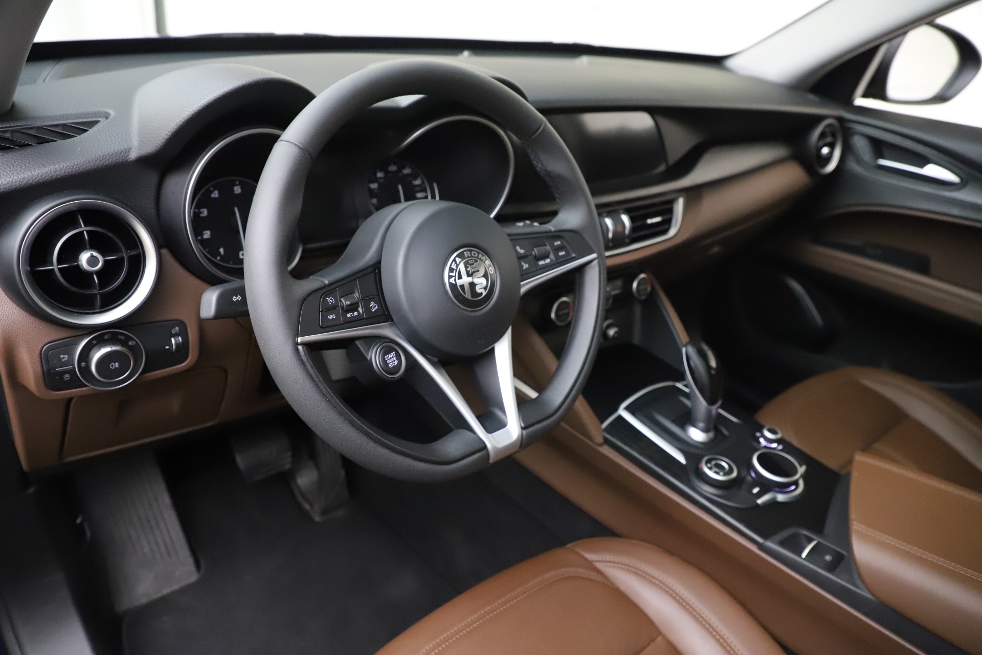 Used-2019-Alfa-Romeo-Stelvio-Q4