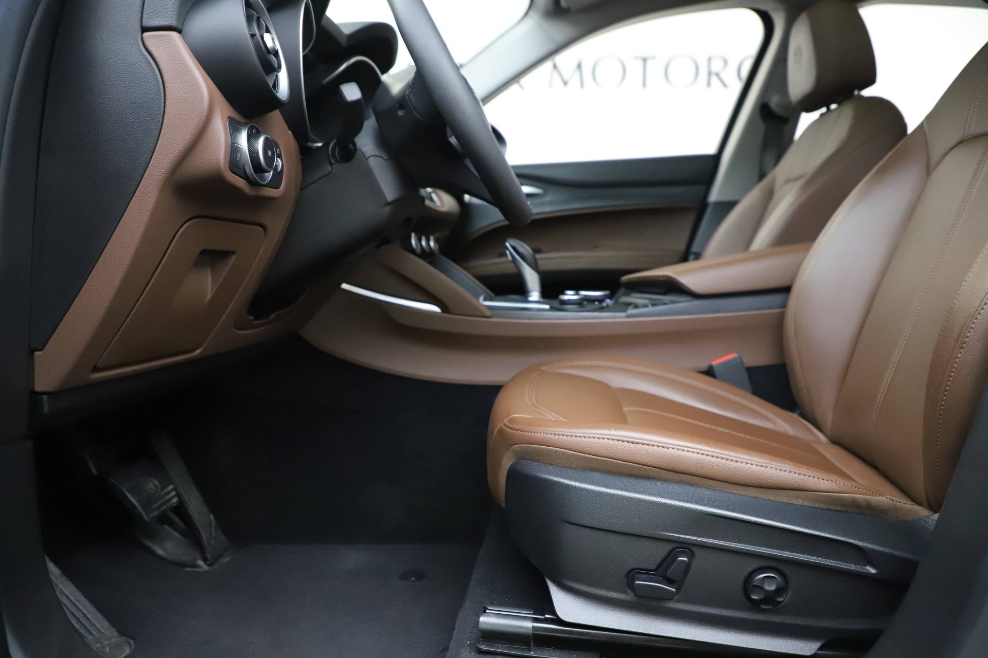 Used-2019-Alfa-Romeo-Stelvio-Q4