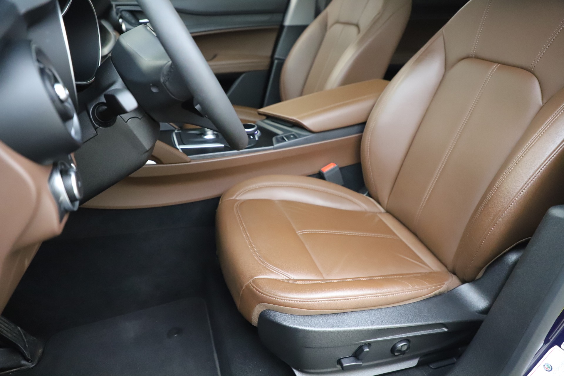 Used-2019-Alfa-Romeo-Stelvio-Q4