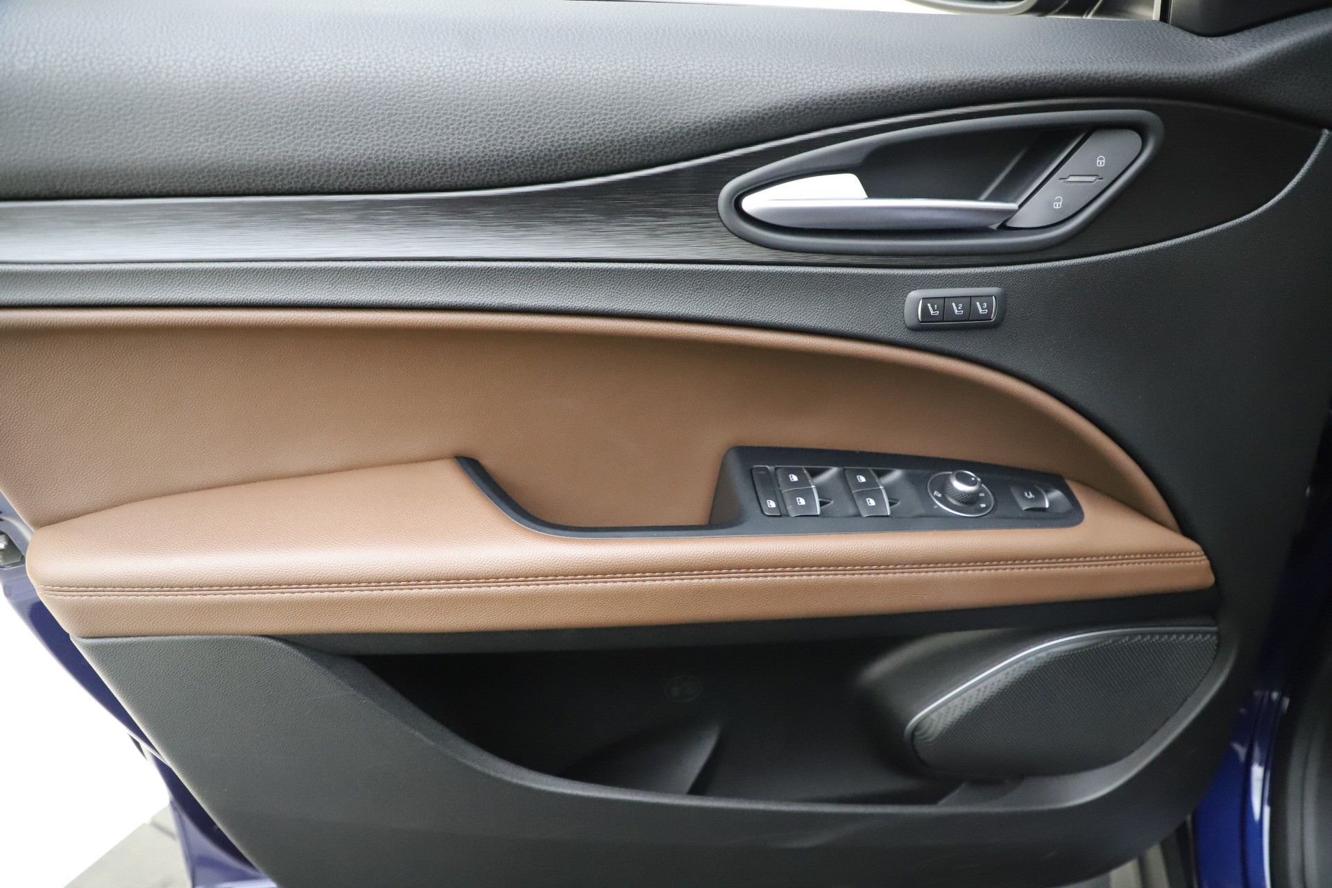 Used-2019-Alfa-Romeo-Stelvio-Q4