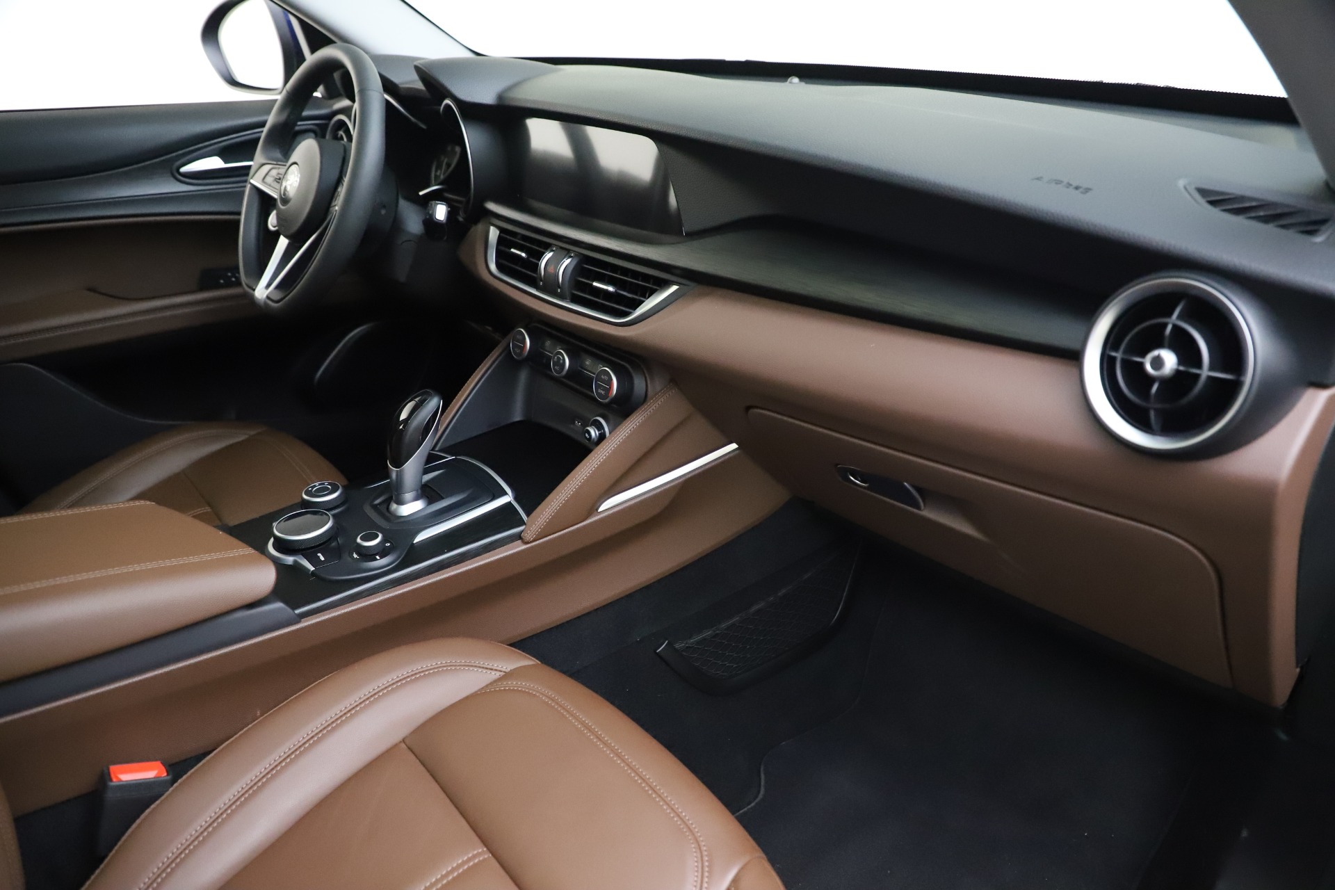 Used-2019-Alfa-Romeo-Stelvio-Q4