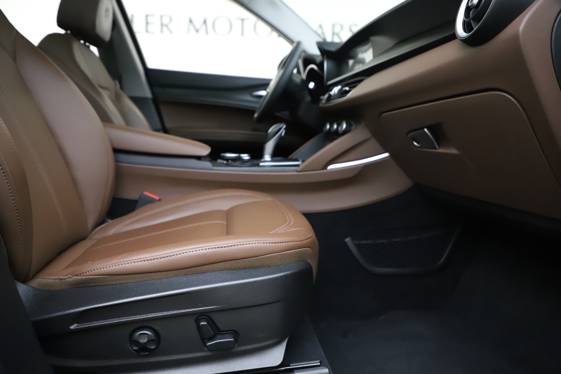 Used-2019-Alfa-Romeo-Stelvio-Q4