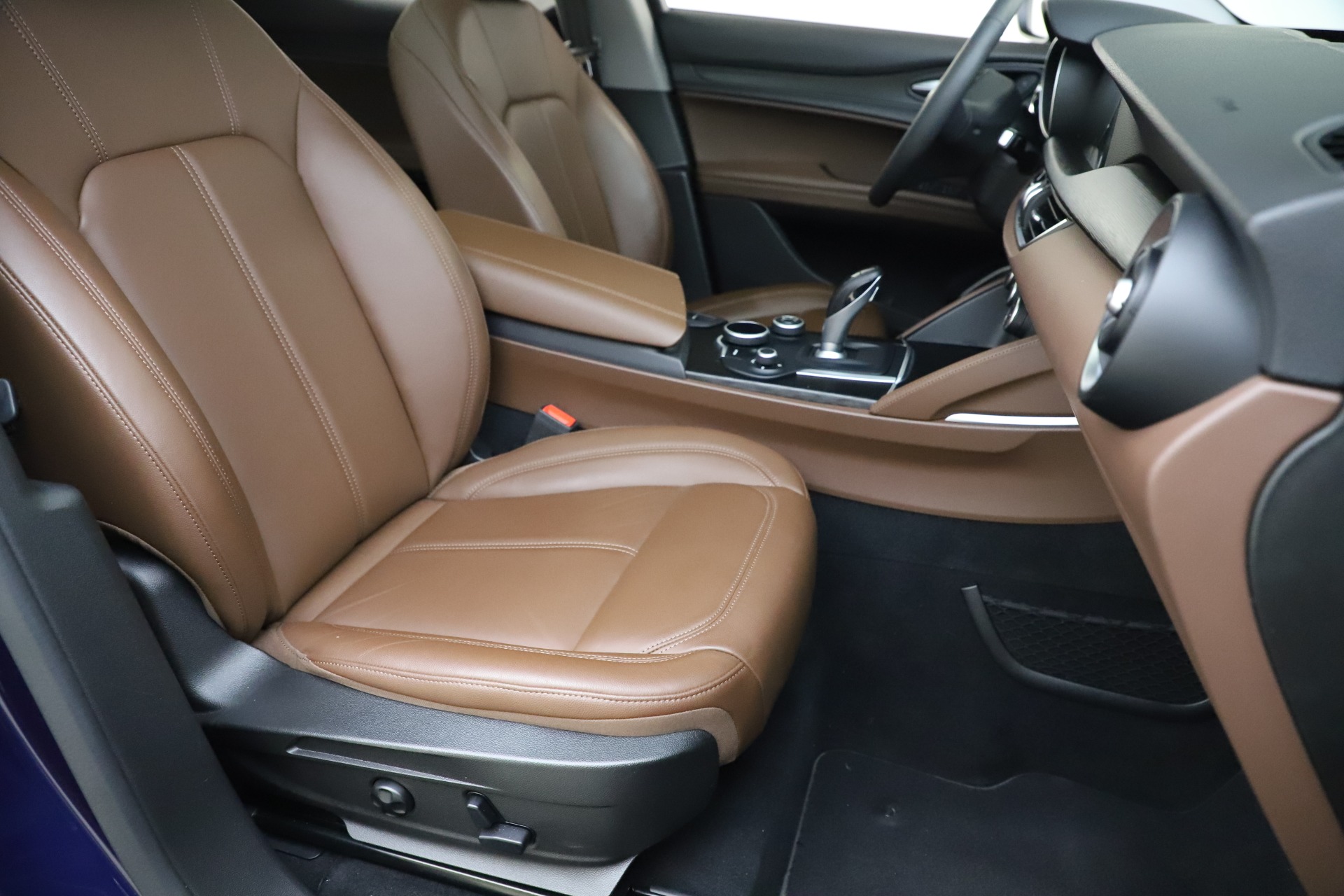 Used-2019-Alfa-Romeo-Stelvio-Q4