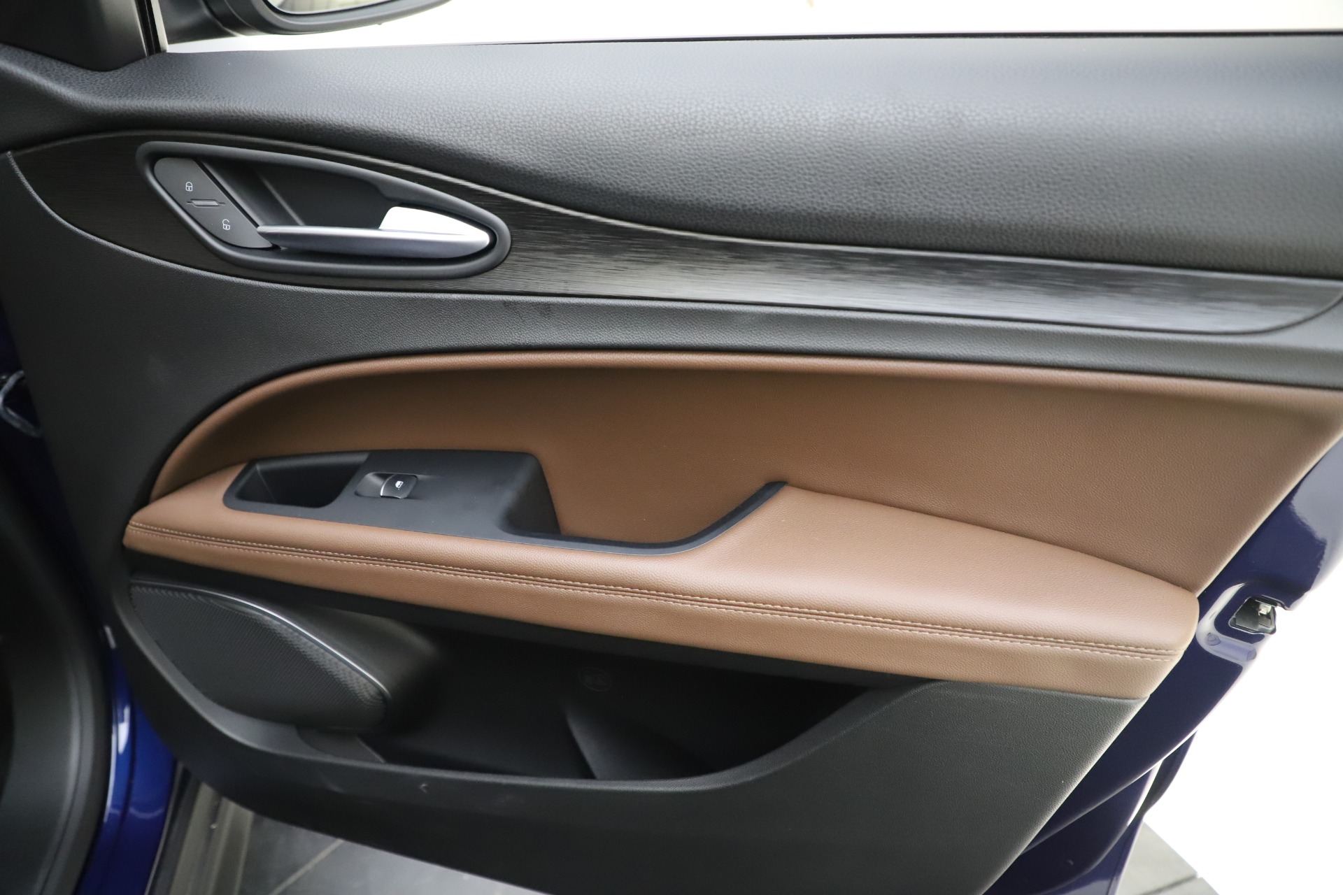 Used-2019-Alfa-Romeo-Stelvio-Q4