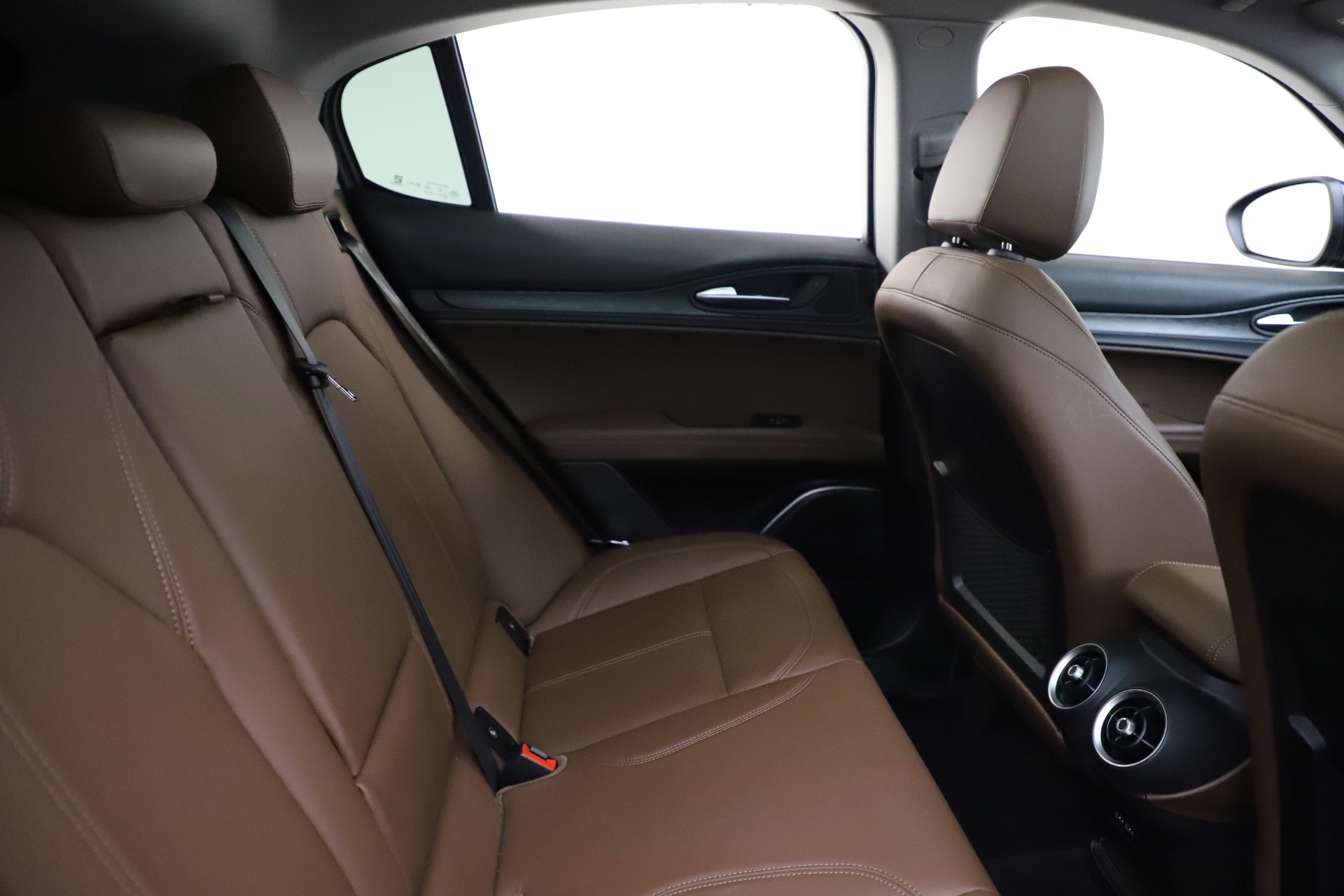 Used-2019-Alfa-Romeo-Stelvio-Q4