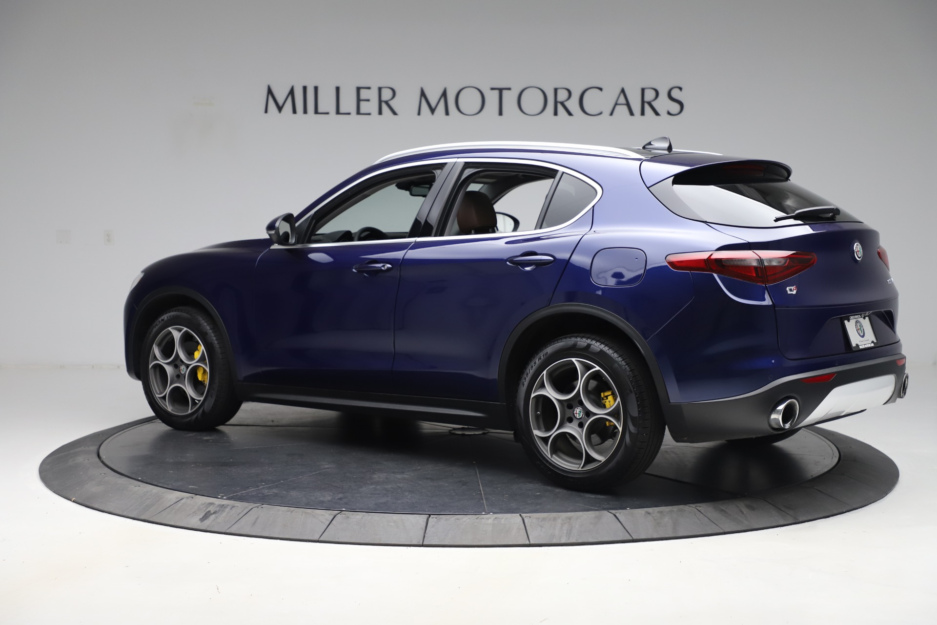 Used-2019-Alfa-Romeo-Stelvio-Q4