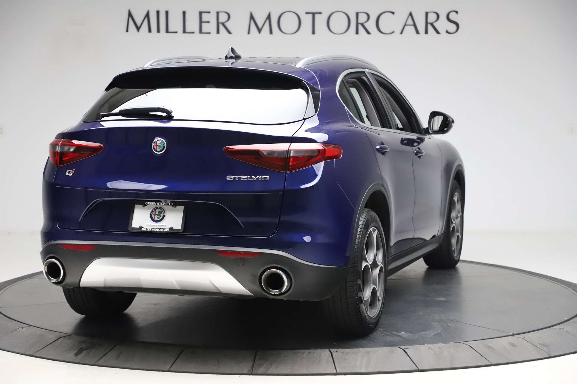 Used-2019-Alfa-Romeo-Stelvio-Q4