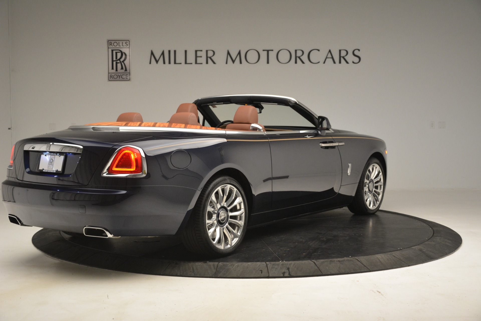 New-2019-Rolls-Royce-Dawn