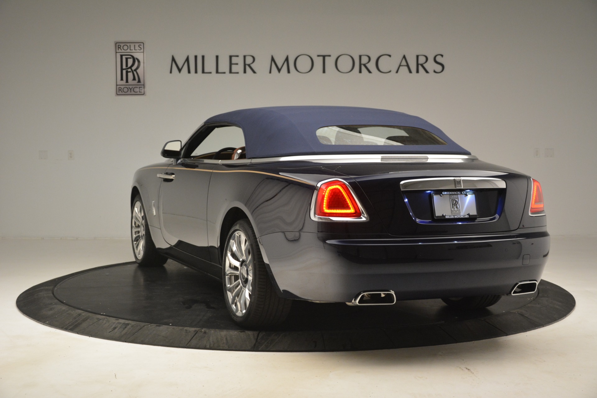 New-2019-Rolls-Royce-Dawn