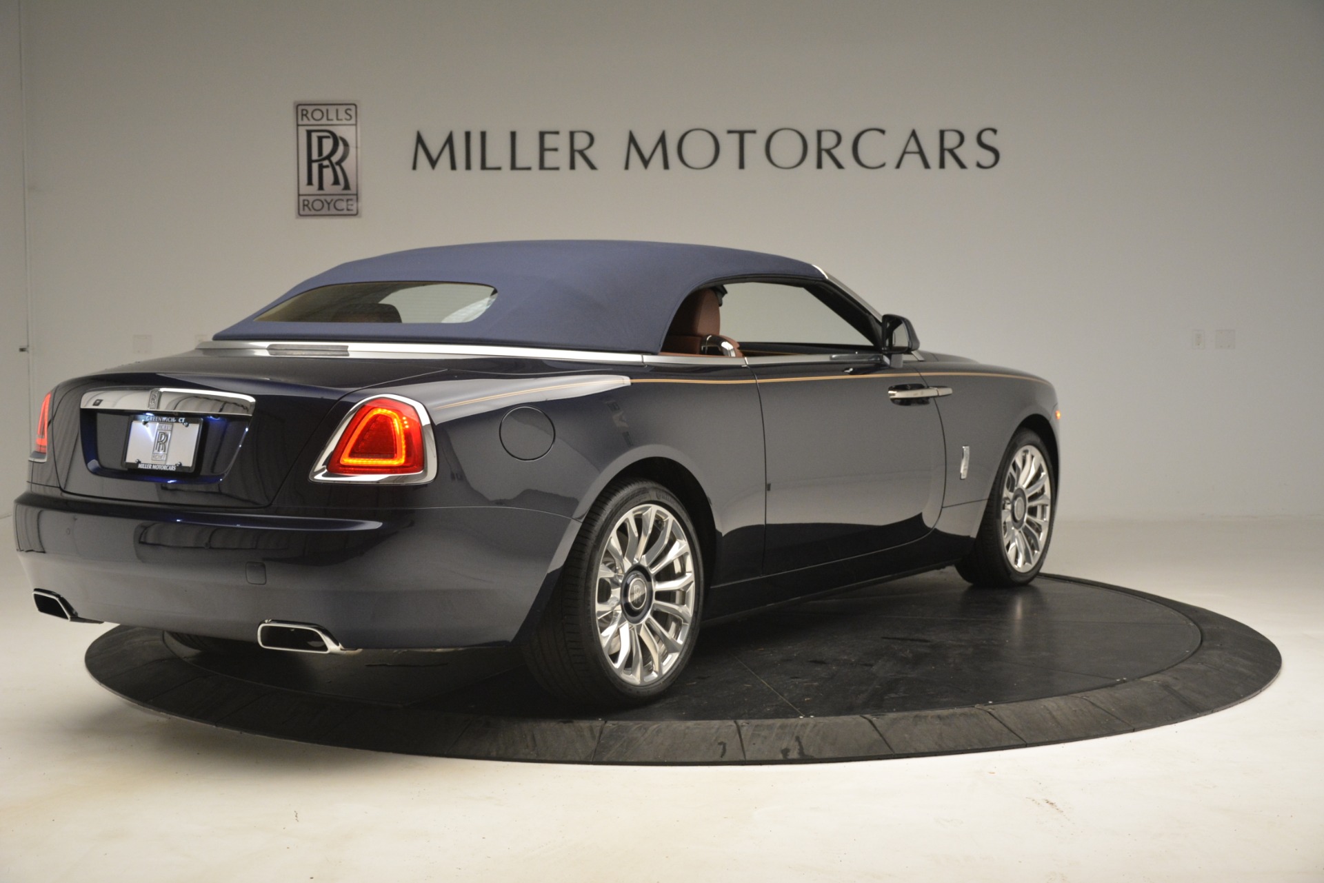 New-2019-Rolls-Royce-Dawn