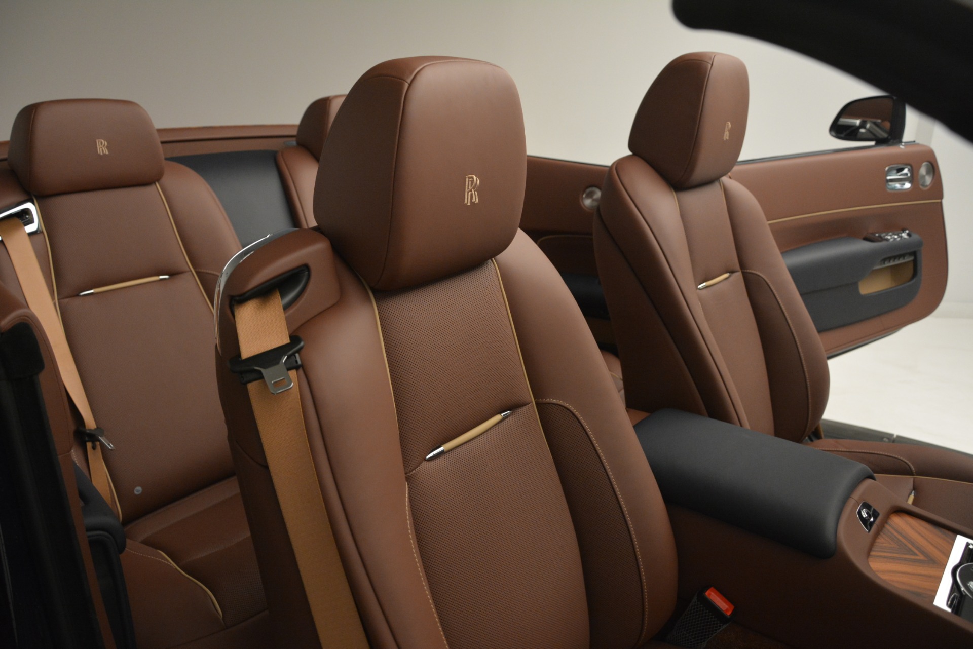 New-2019-Rolls-Royce-Dawn