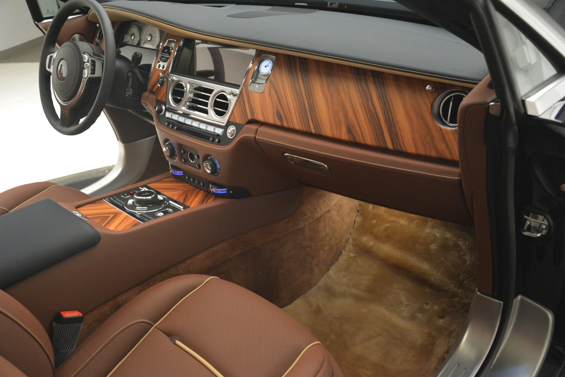 New-2019-Rolls-Royce-Dawn