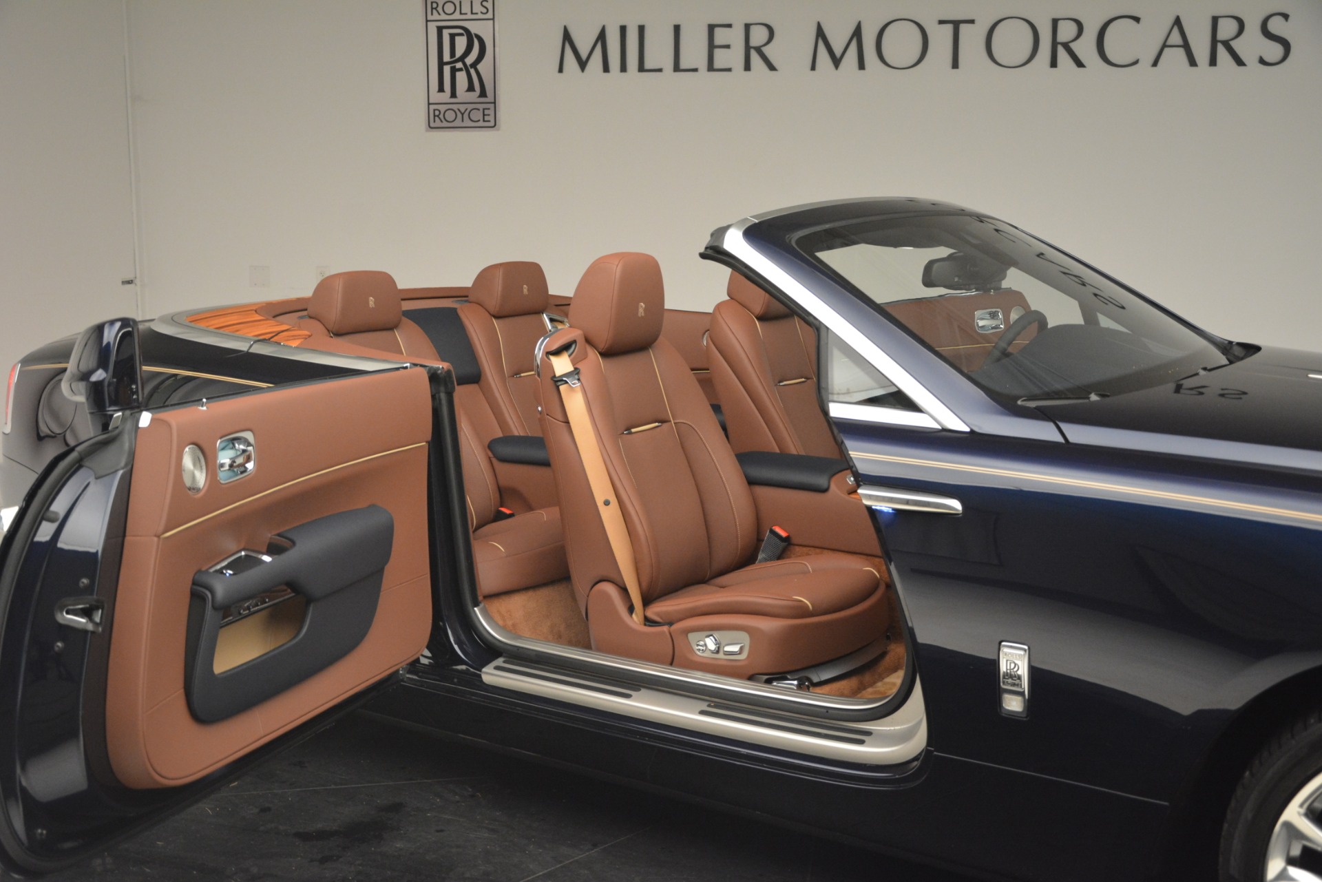 New-2019-Rolls-Royce-Dawn