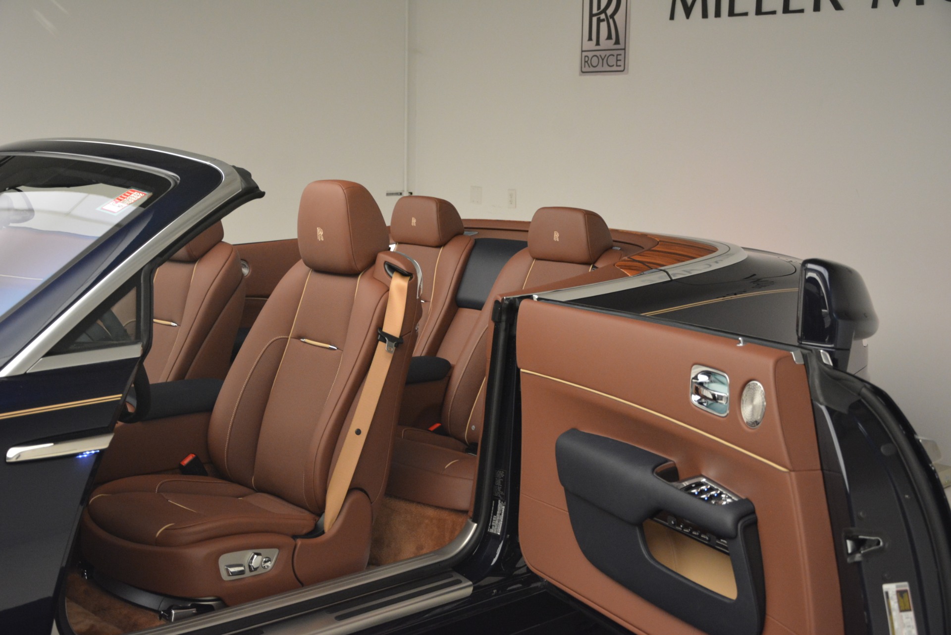 New-2019-Rolls-Royce-Dawn