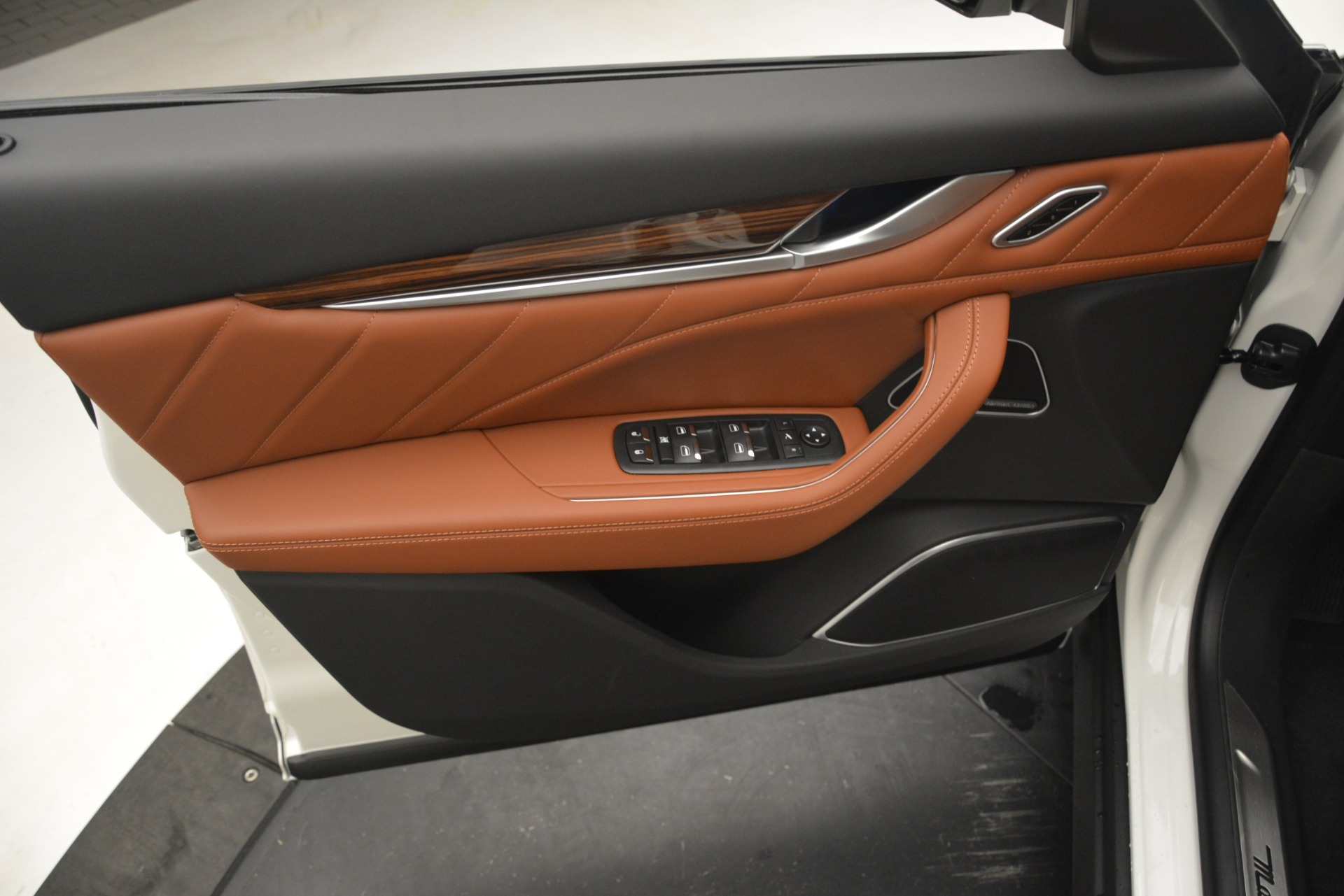 New-2019-Maserati-Levante-Q4-GranLusso