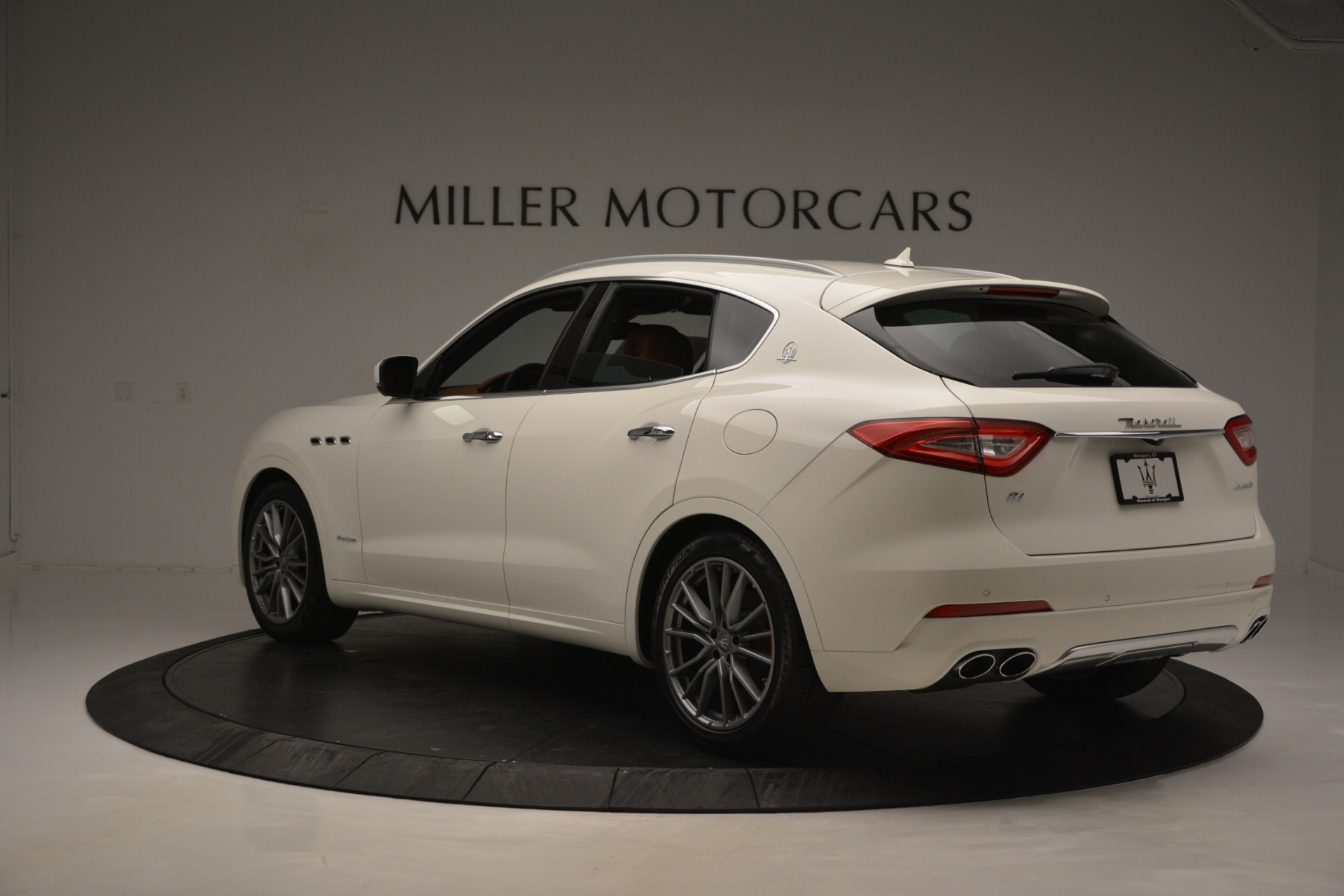 New-2019-Maserati-Levante-Q4-GranLusso