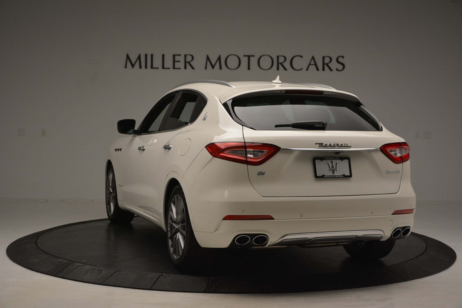 New-2019-Maserati-Levante-Q4-GranLusso