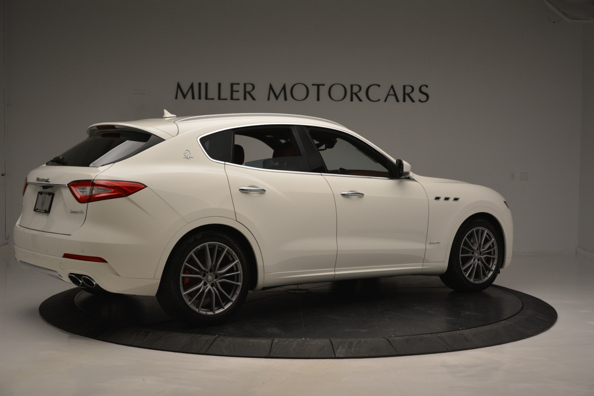 New-2019-Maserati-Levante-Q4-GranLusso