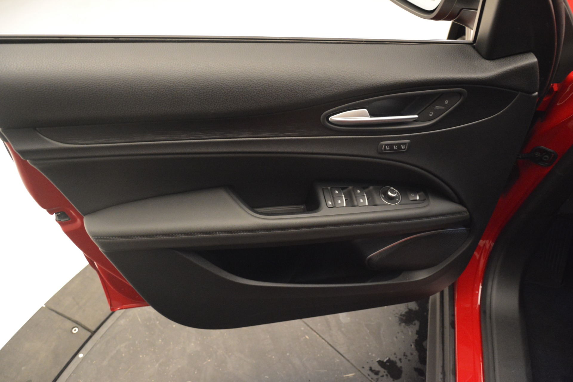 New-2019-Alfa-Romeo-Stelvio-Q4